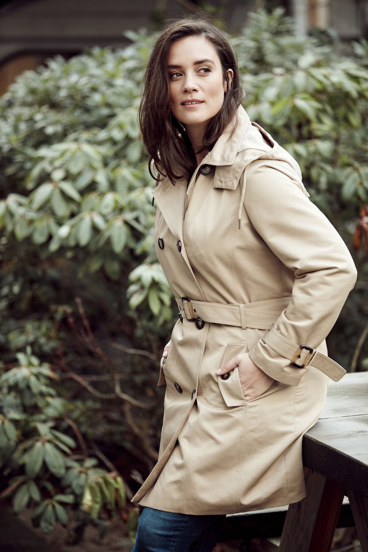 Trenchcoat mit abnehmbarer Kapuze image number 3