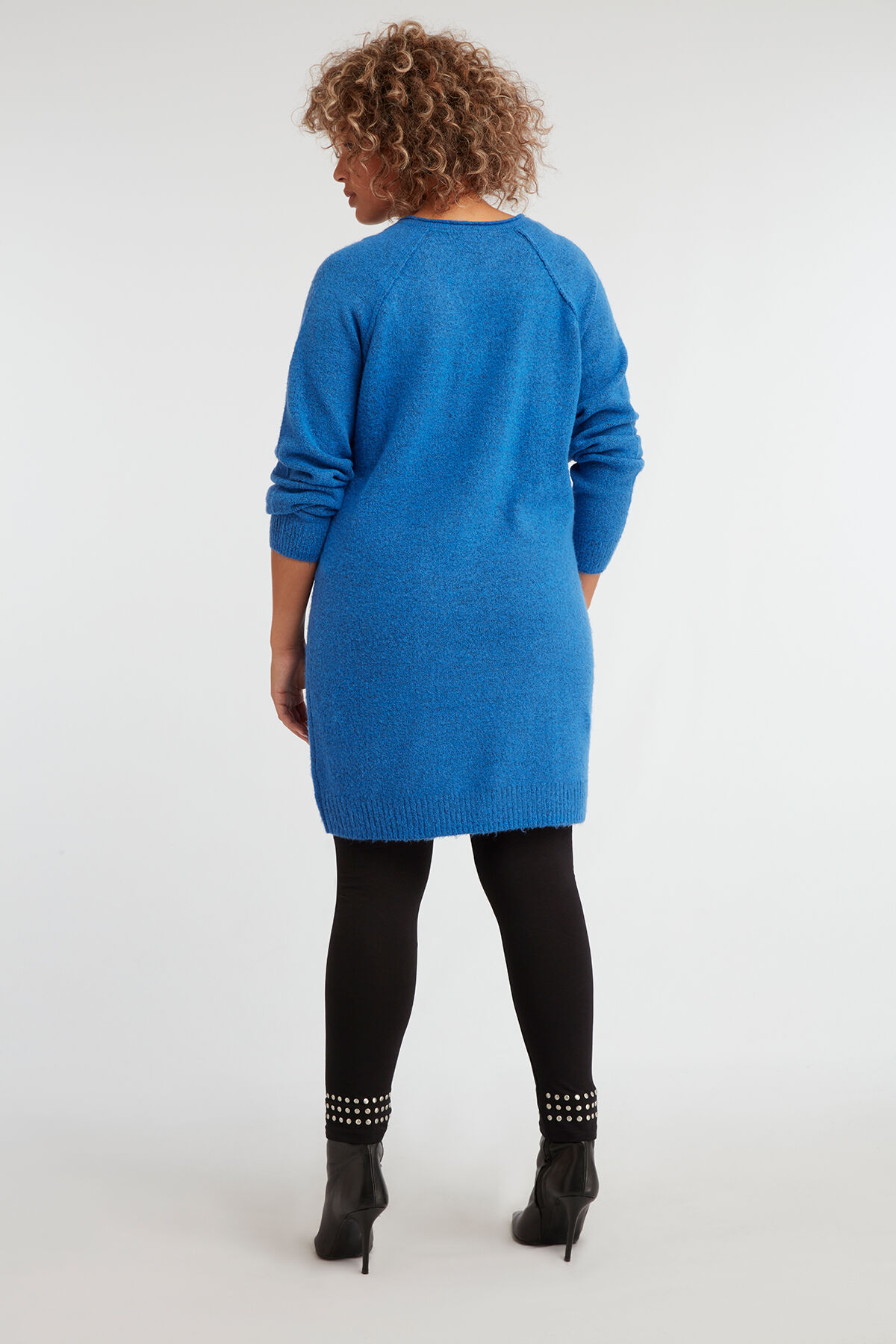 Sweater-Kleid mit V-Ausschnitt image number 5