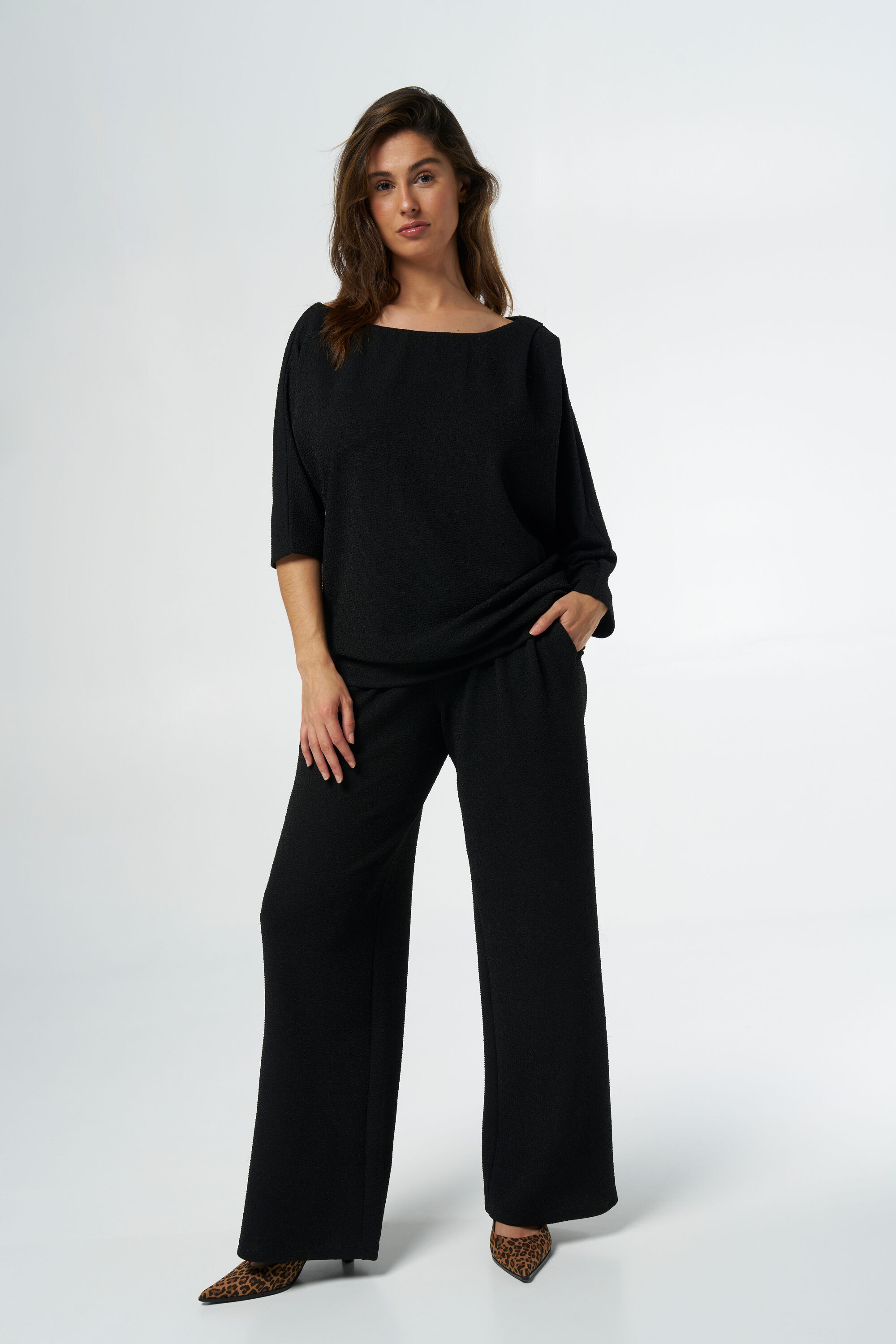 Hose mit weitem Bein image number 6