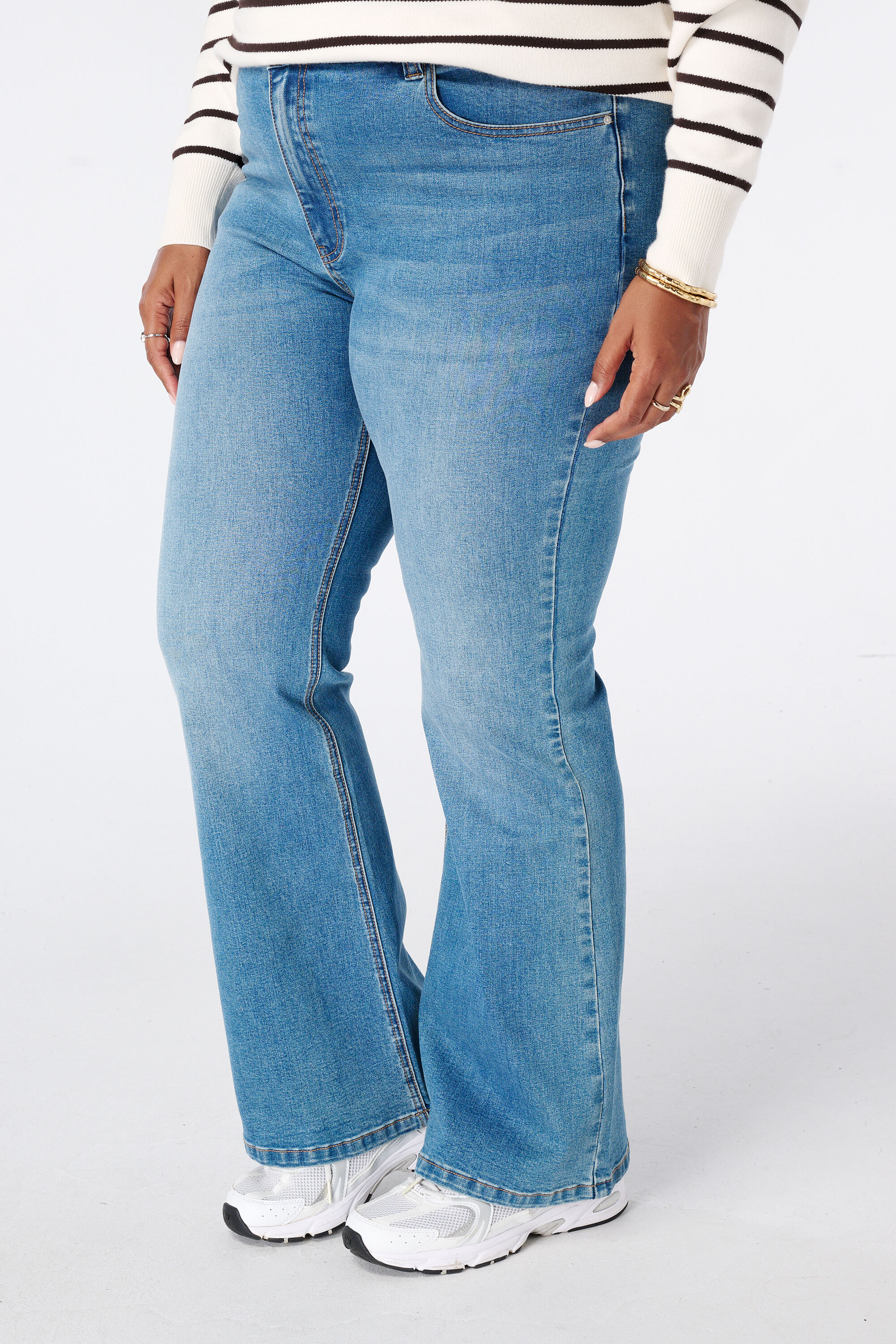 Jeans mit ausgestelltem Bein JASMIN image number 5
