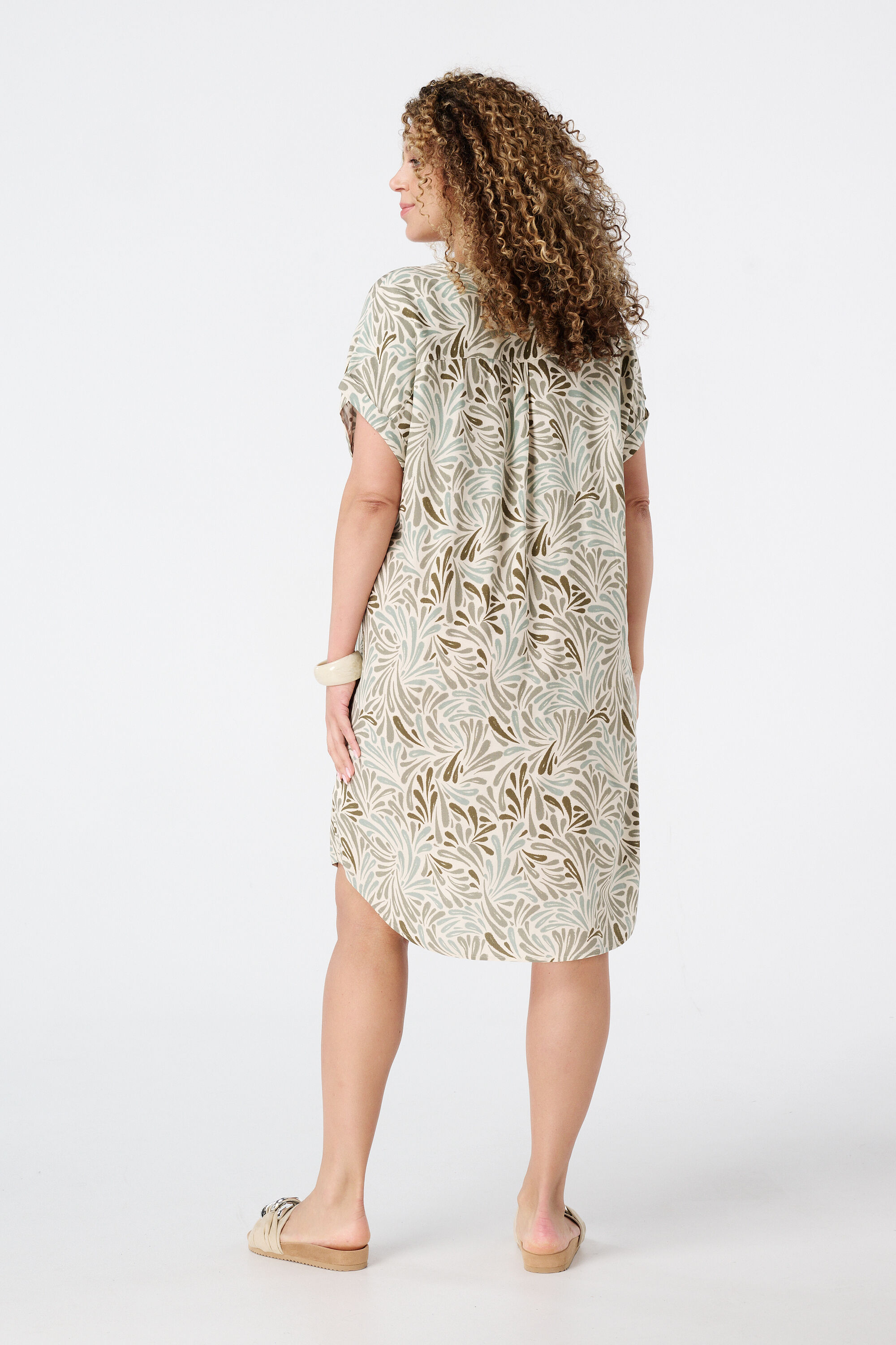 Leichtes Kleid mit V-Ausschnitt image number 3