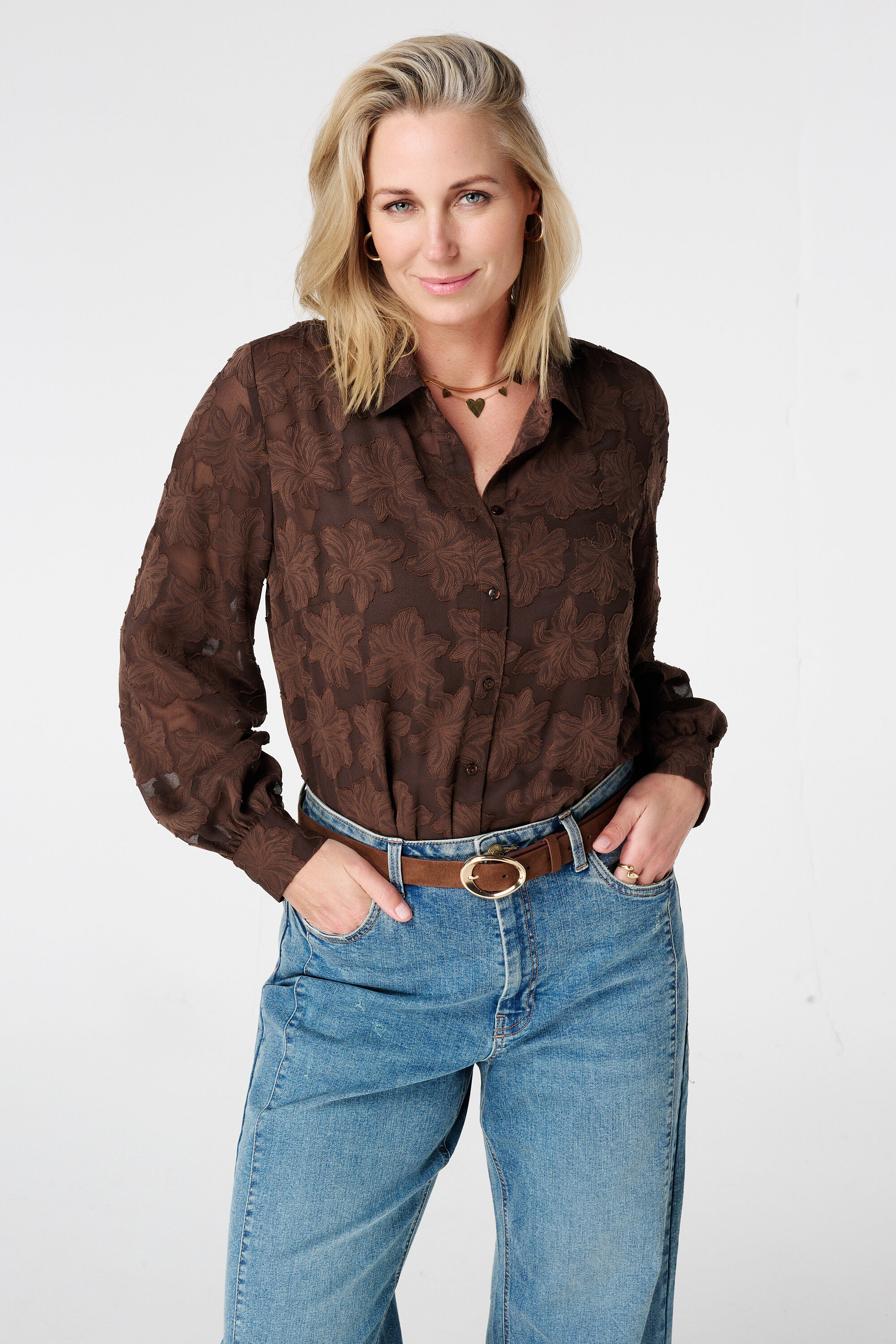 Transparente Bluse mit Blumenstruktur