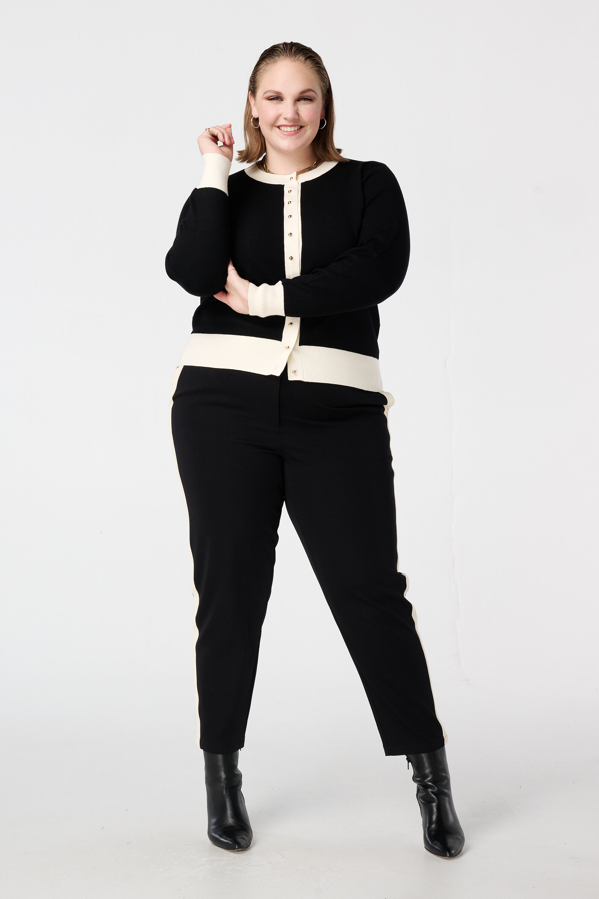 Strickjacke mit Knopfleiste image number 5