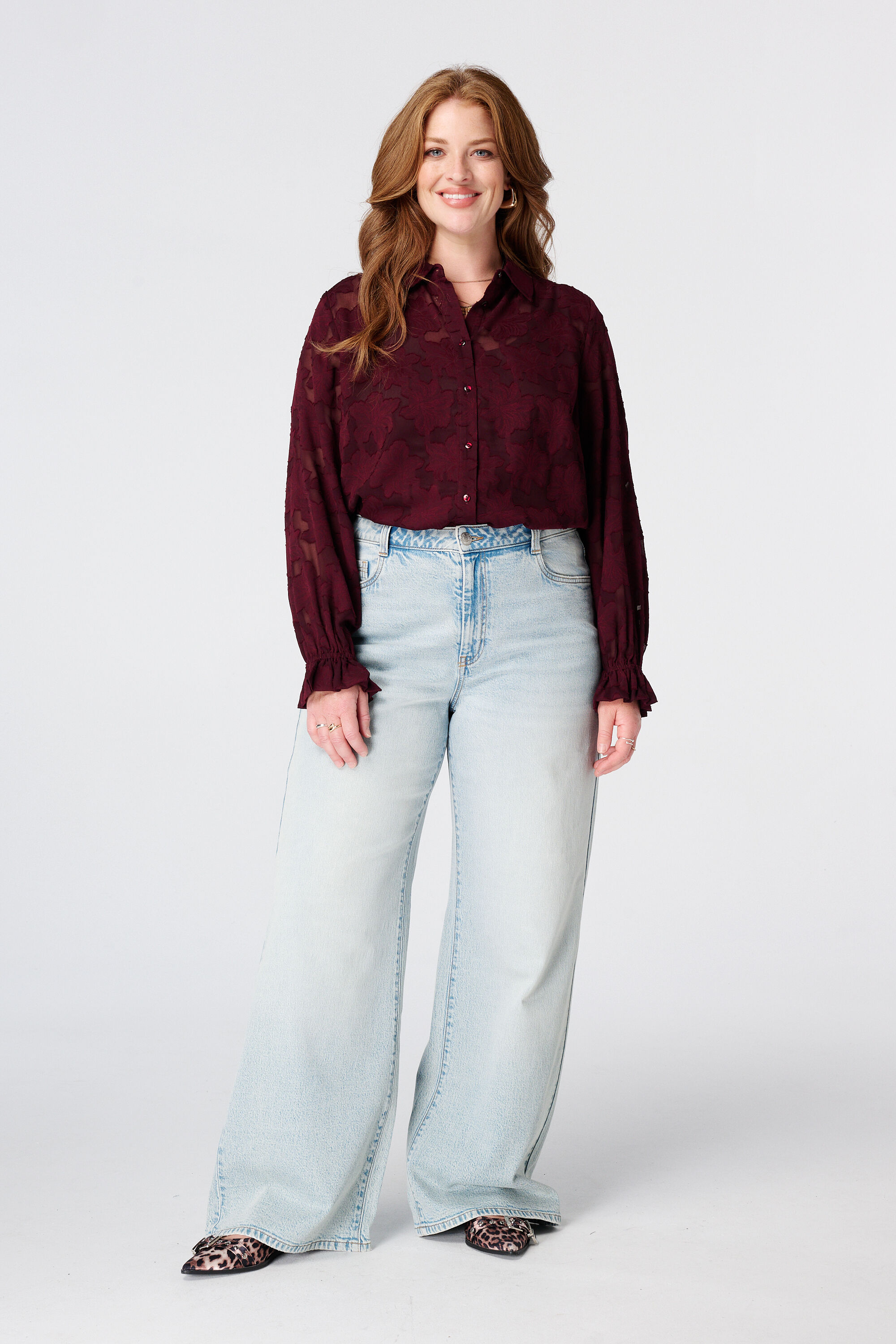 Transparente Bluse mit Blumenstruktur image number 5