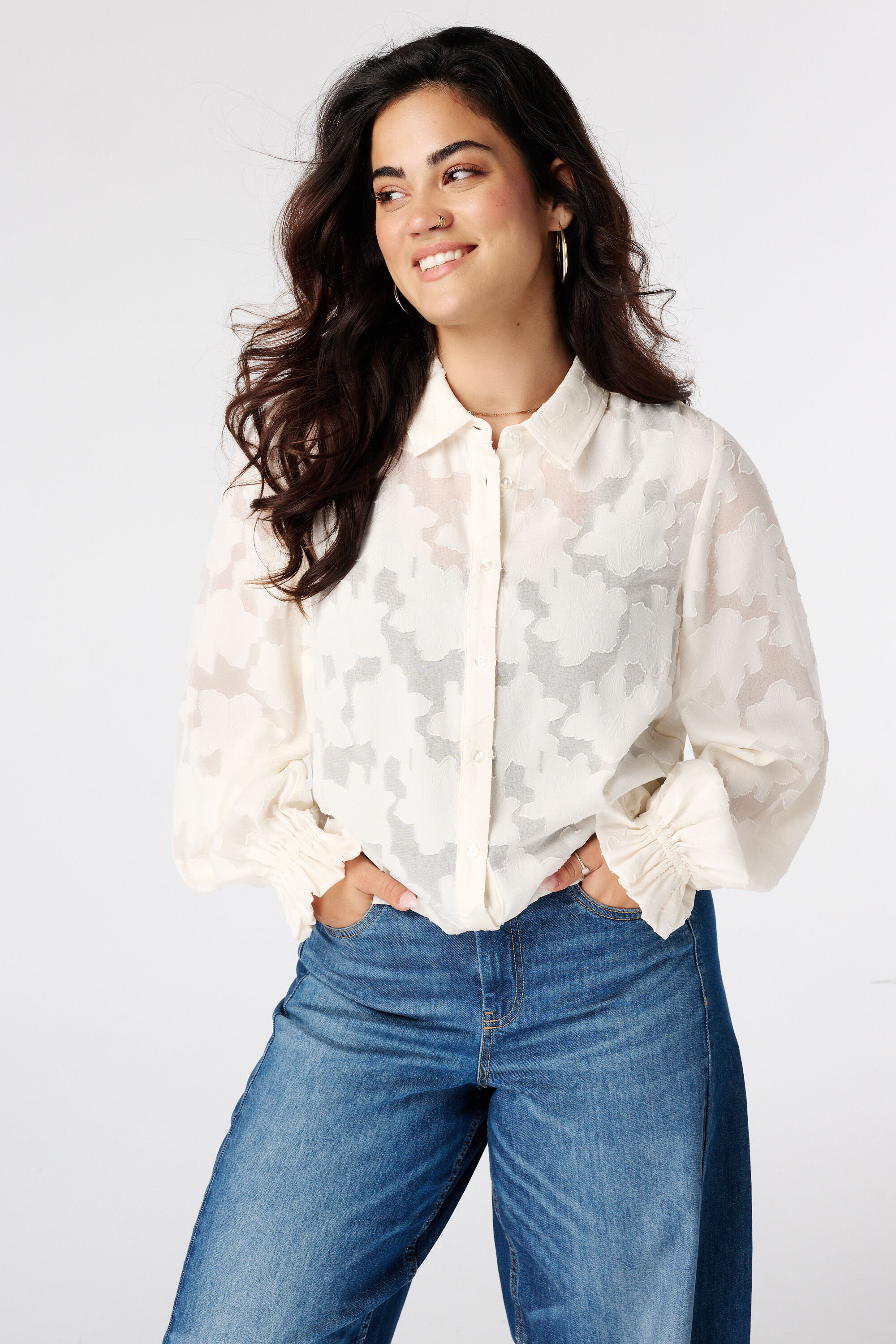 Transparente Bluse mit Blumenstruktur