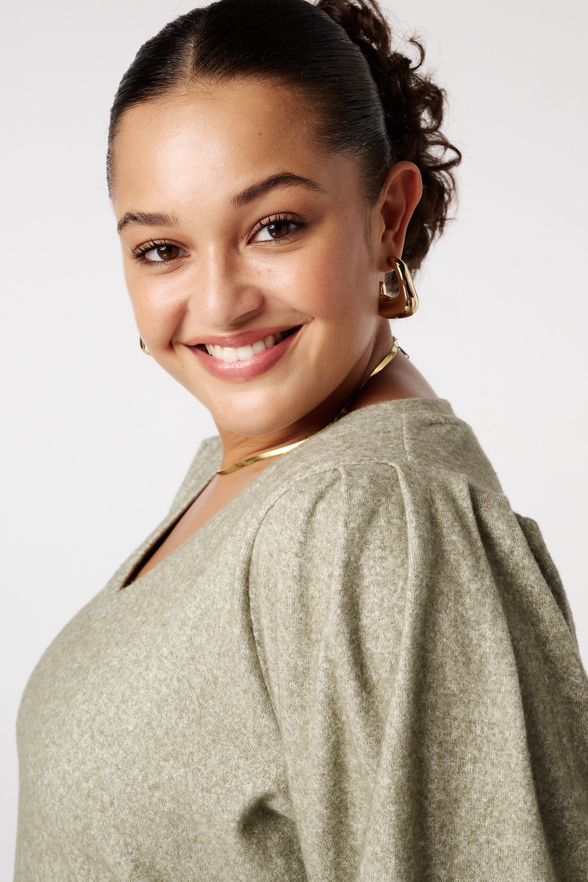 Fein gestrickter Pullover mit Puff&auml;rmeln image number 4