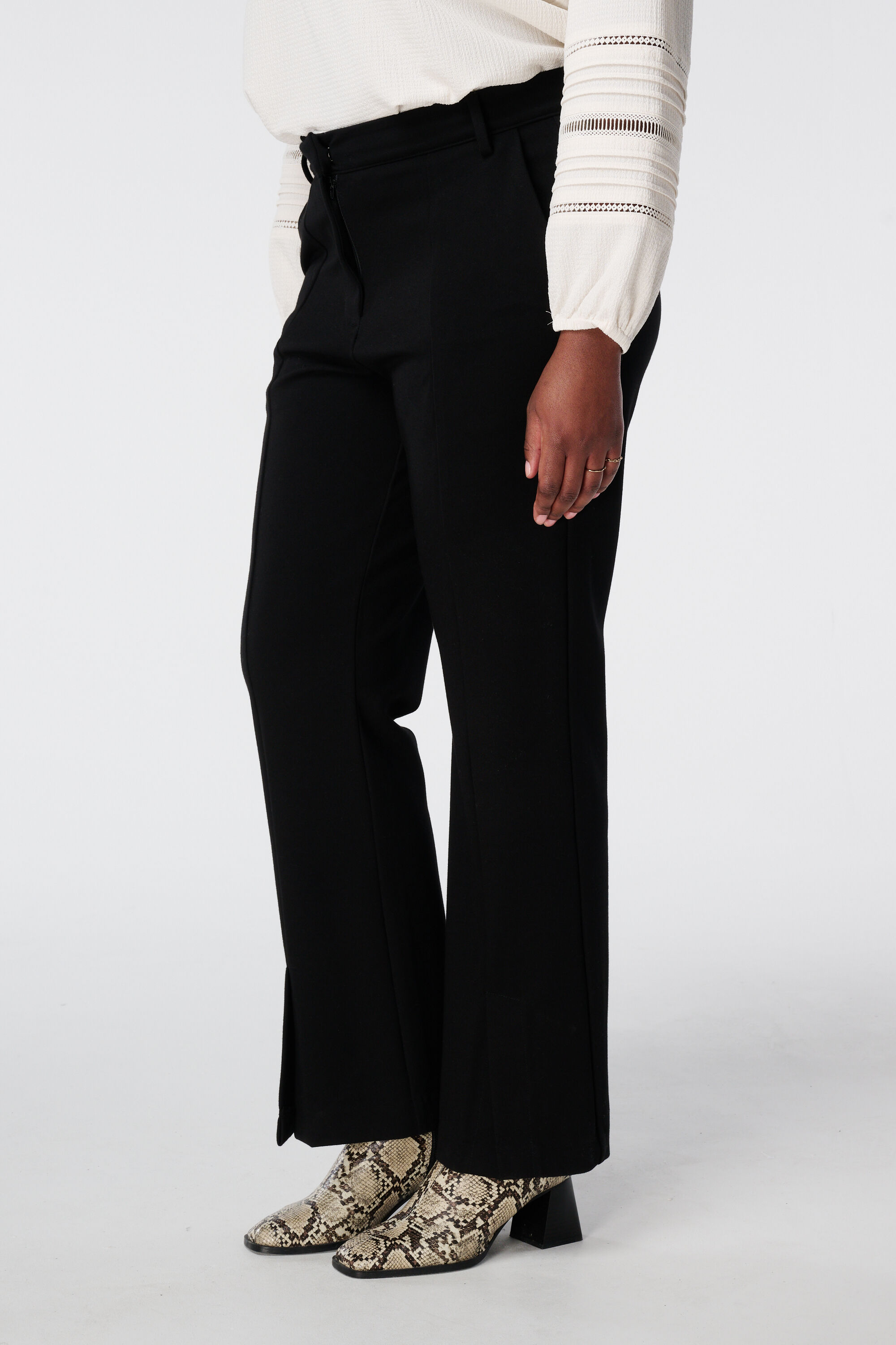 Hose mit Schlitz  image number 5