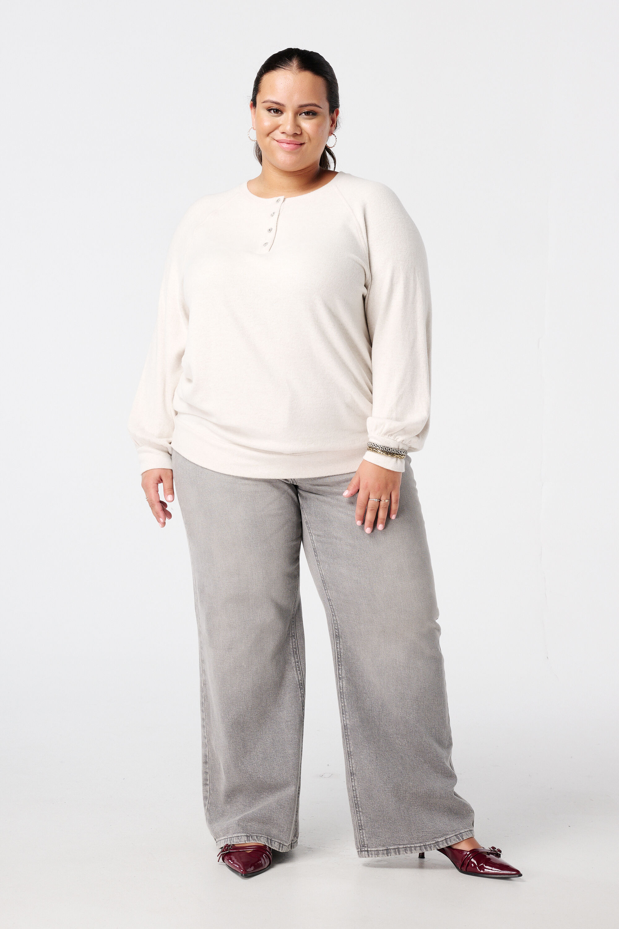 Velours-Pullover mit Strasskn&ouml;pfen image number 5