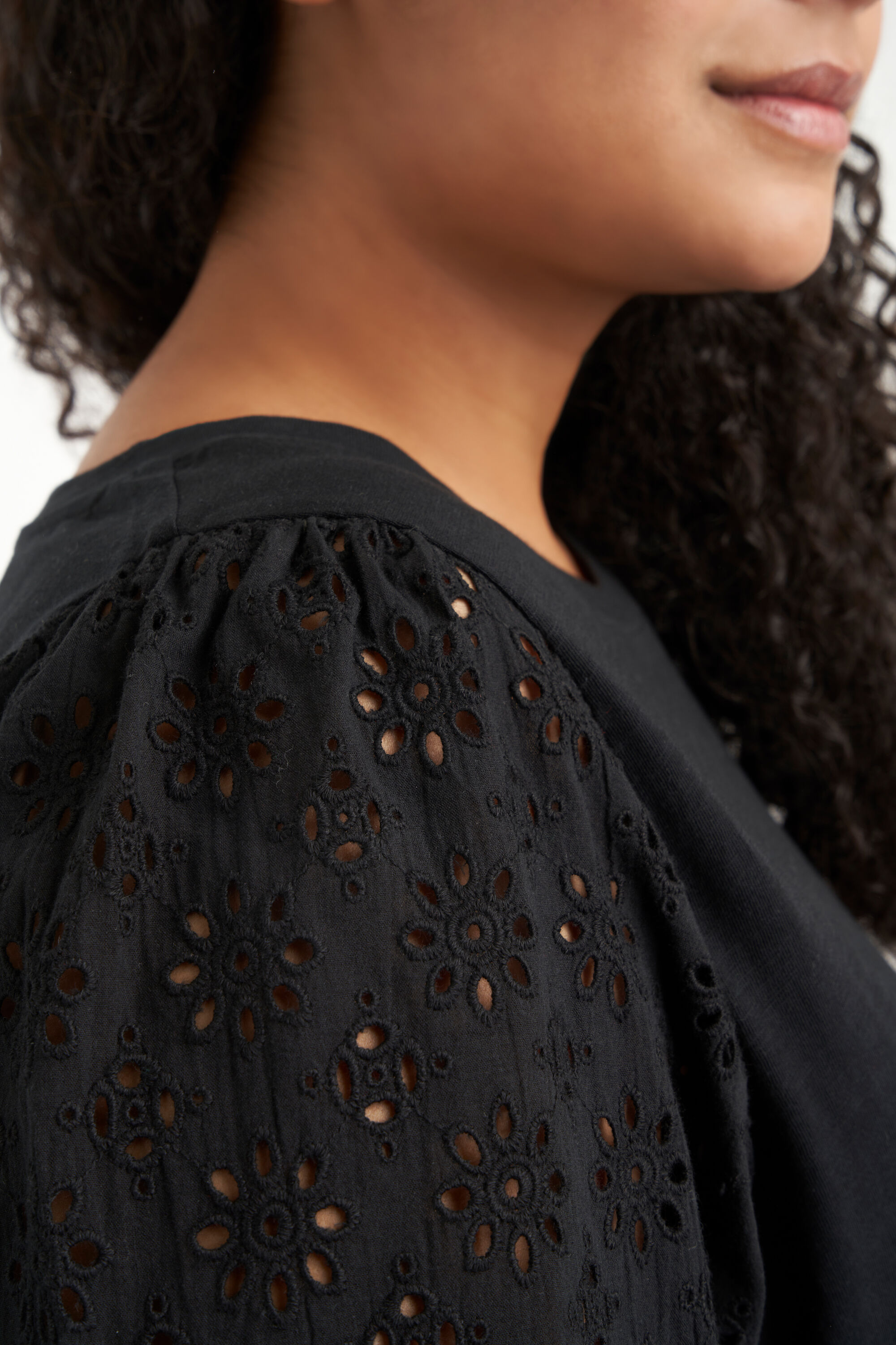 Top mit Stickerei image number 5