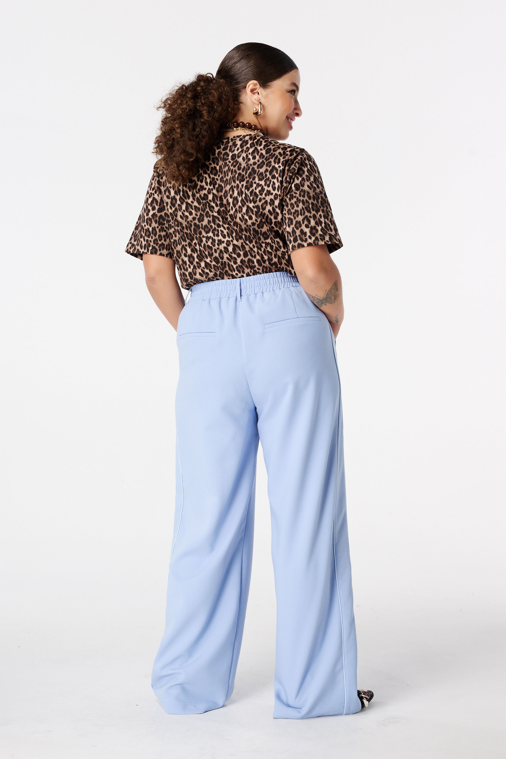 Weite Hose mit Seitenstreifen image number 3