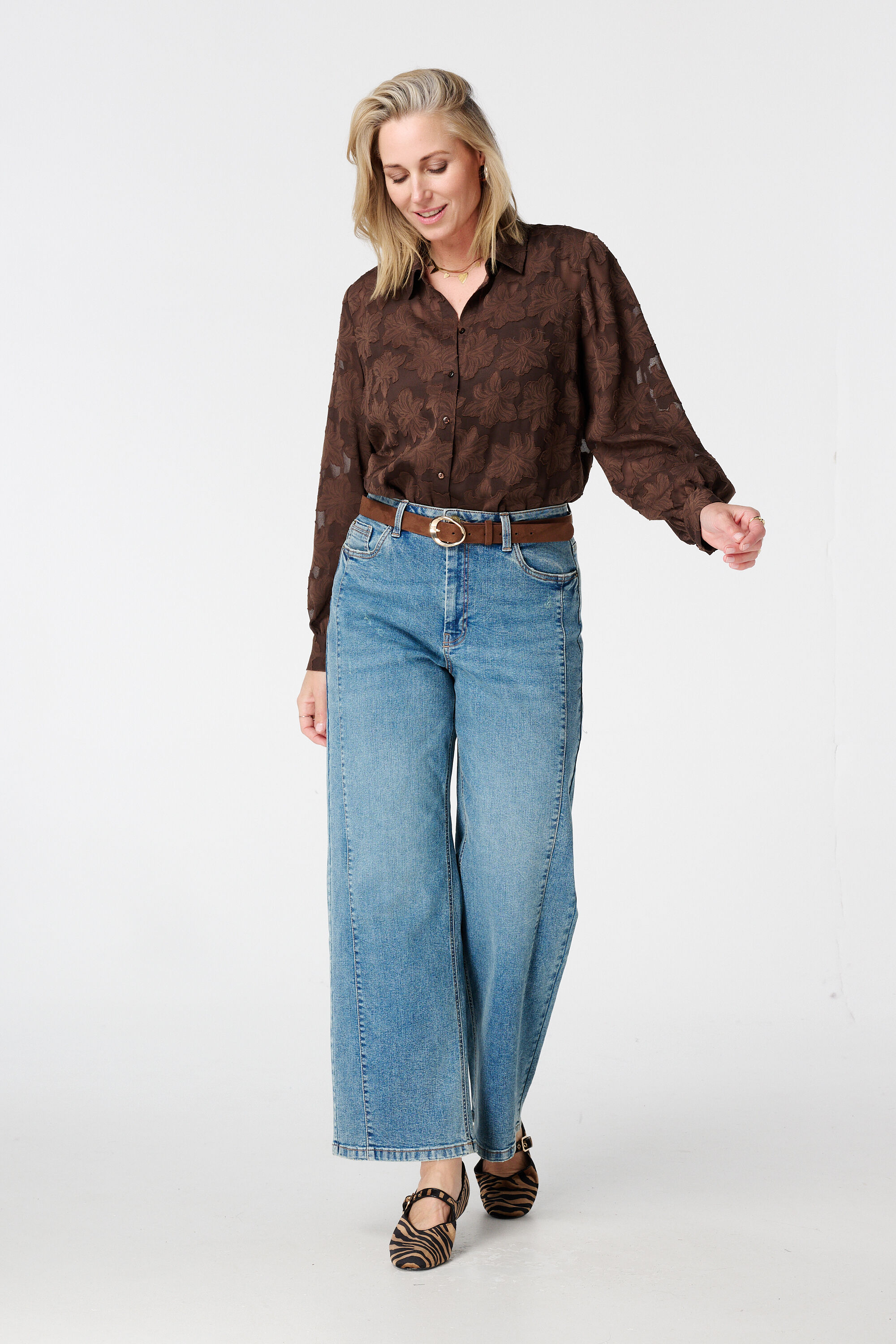 Transparente Bluse mit Blumenstruktur image number 5