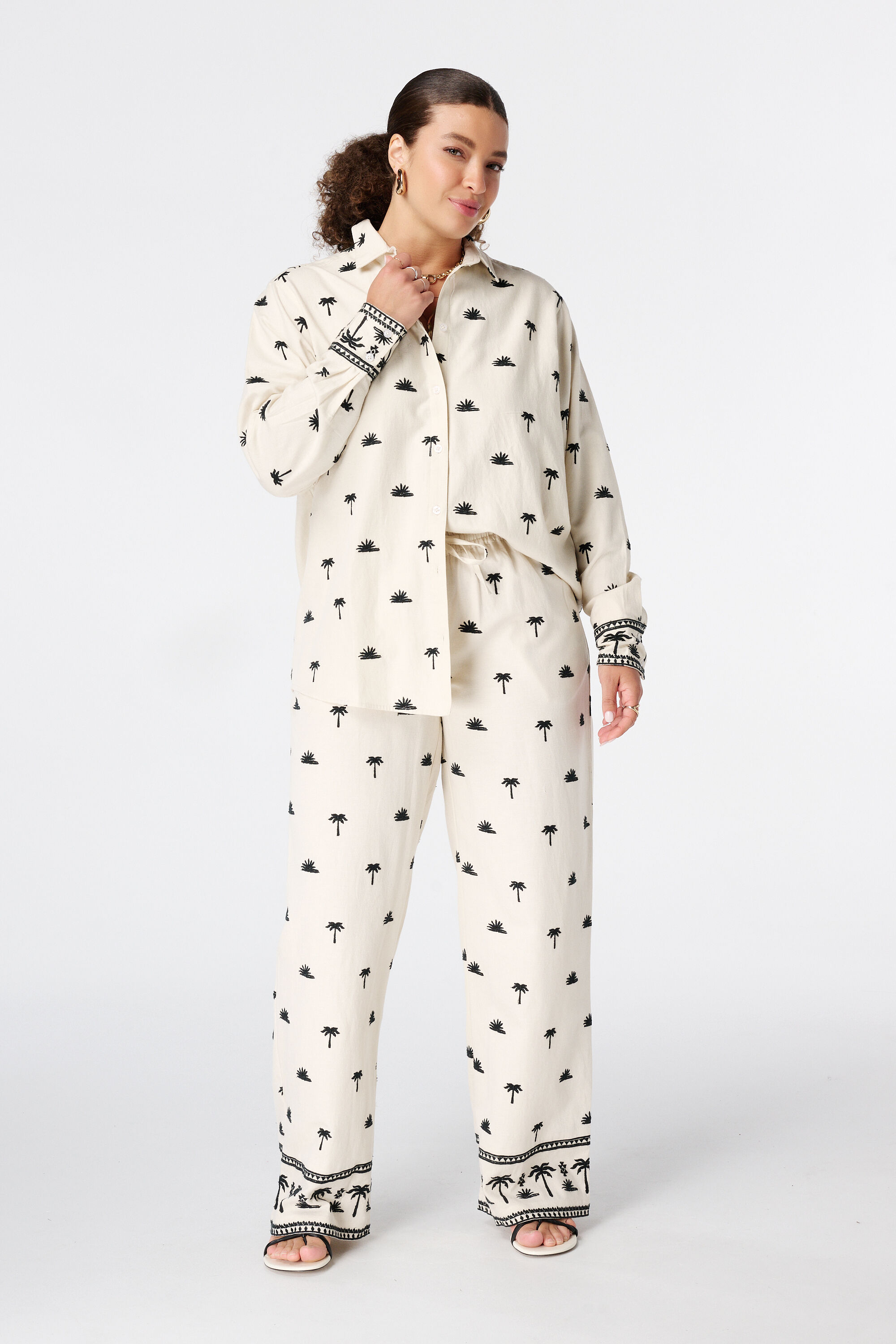 Hose mit Stickereidetails image number 0