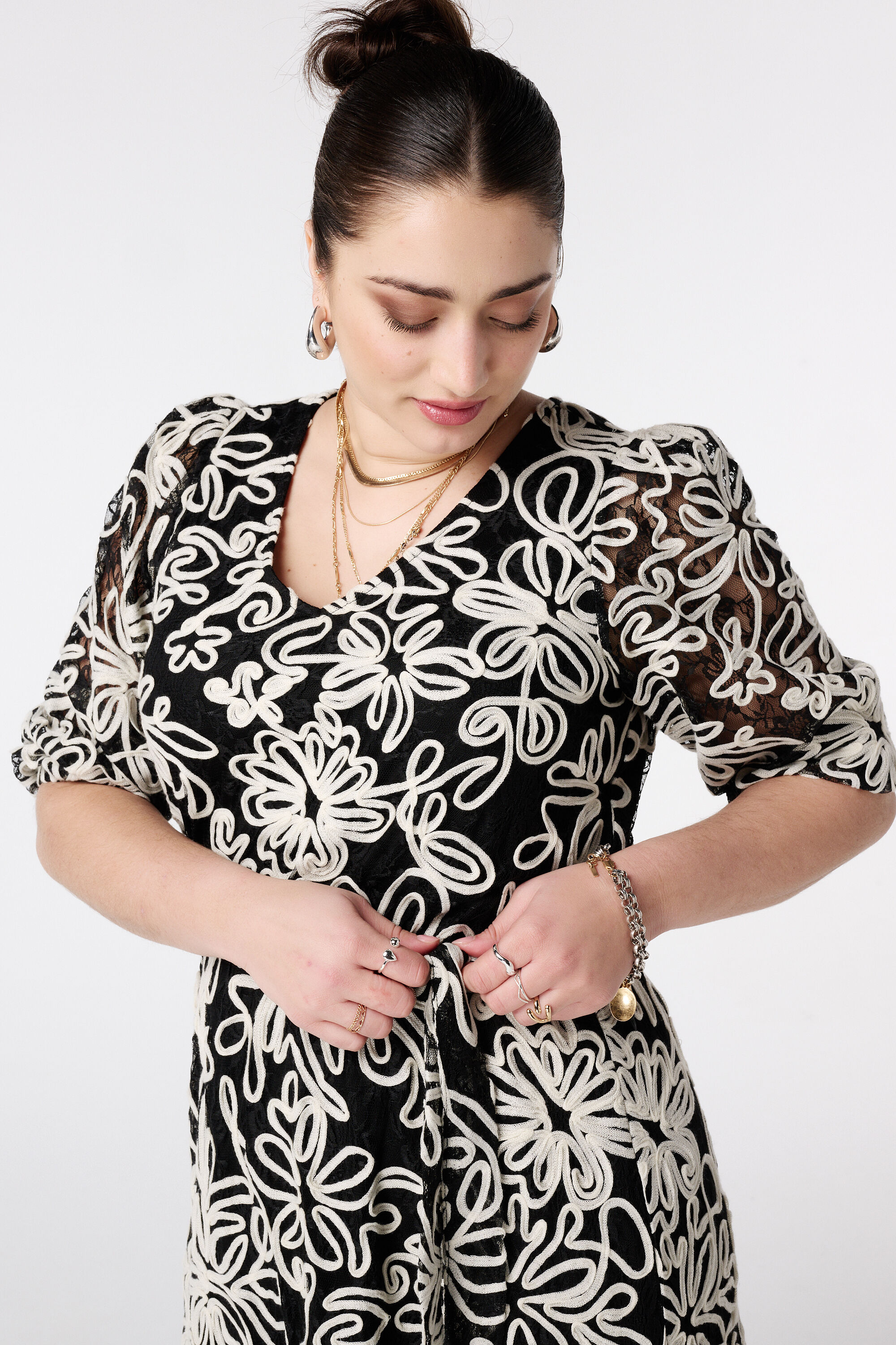 Besticktes Kleid mit Tailleng&uuml;rtel image number 4