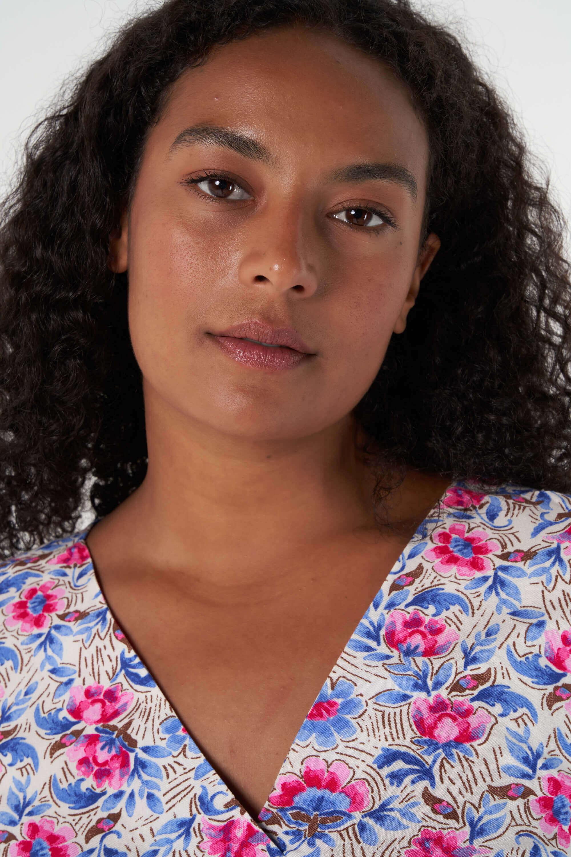 Bluse mit V-Ausschnitt image number 4