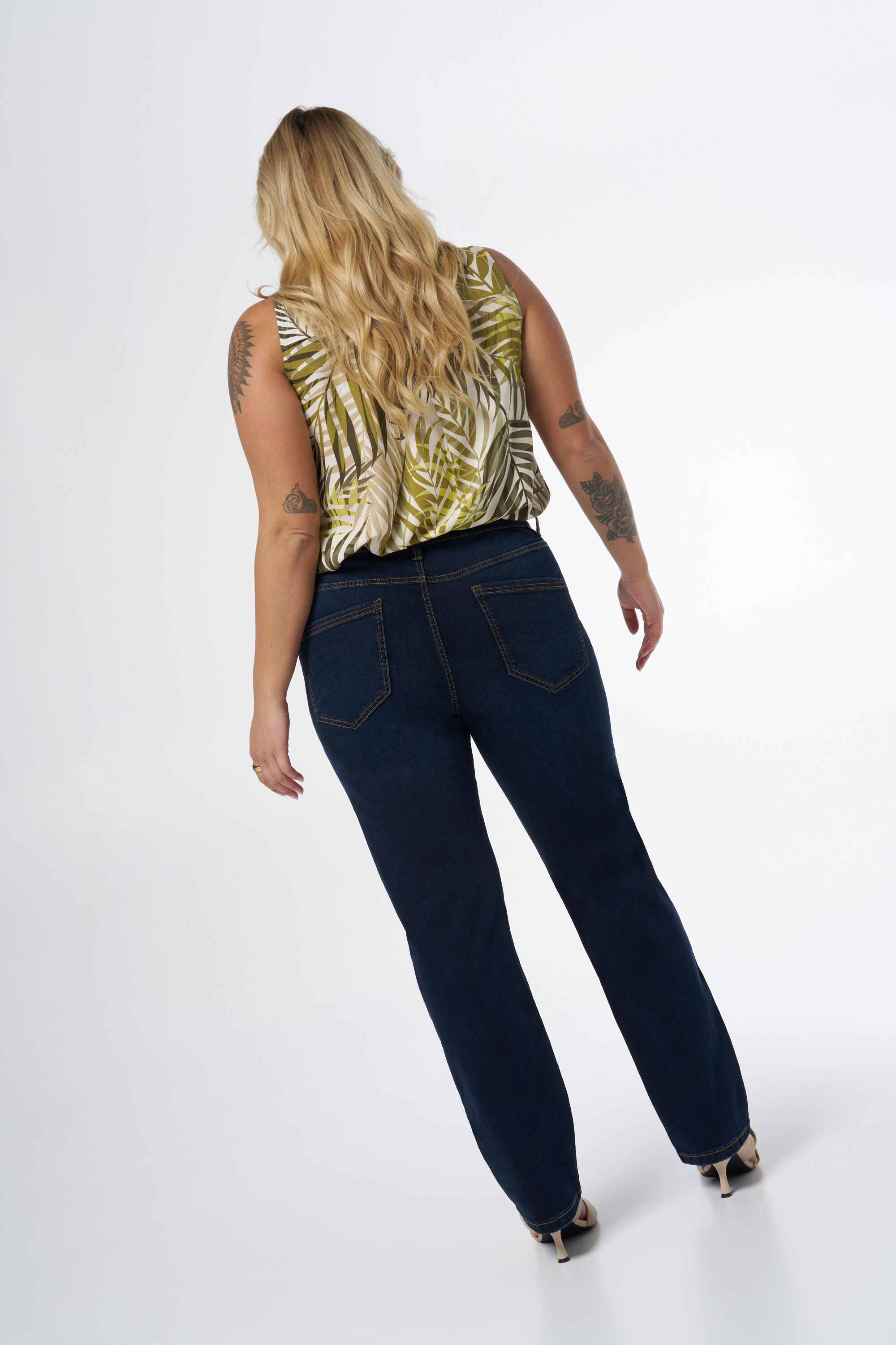 Jeans mit geradem Bein LILY image number 3