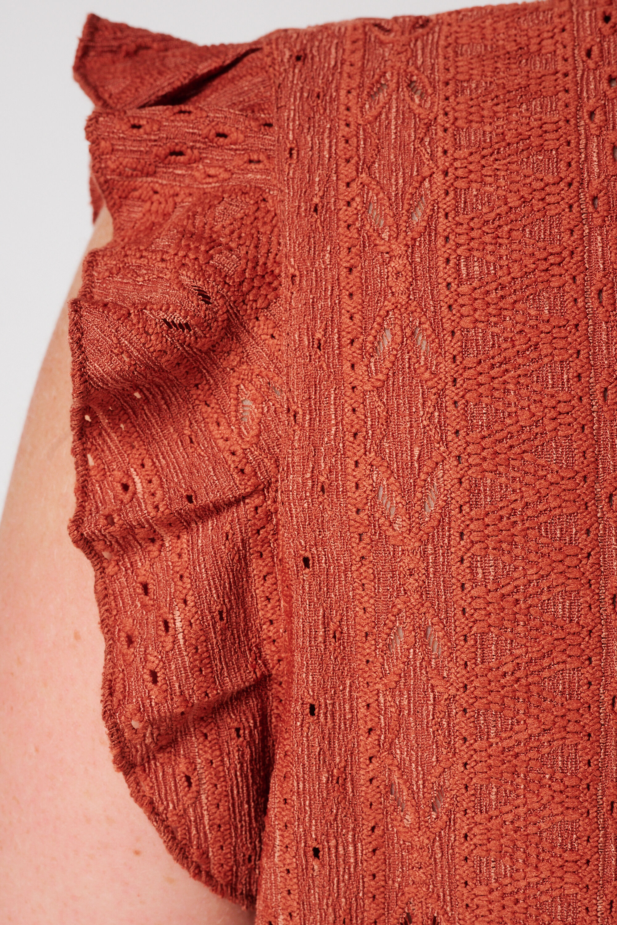 Besticktes Top mit R&uuml;schen image number 6