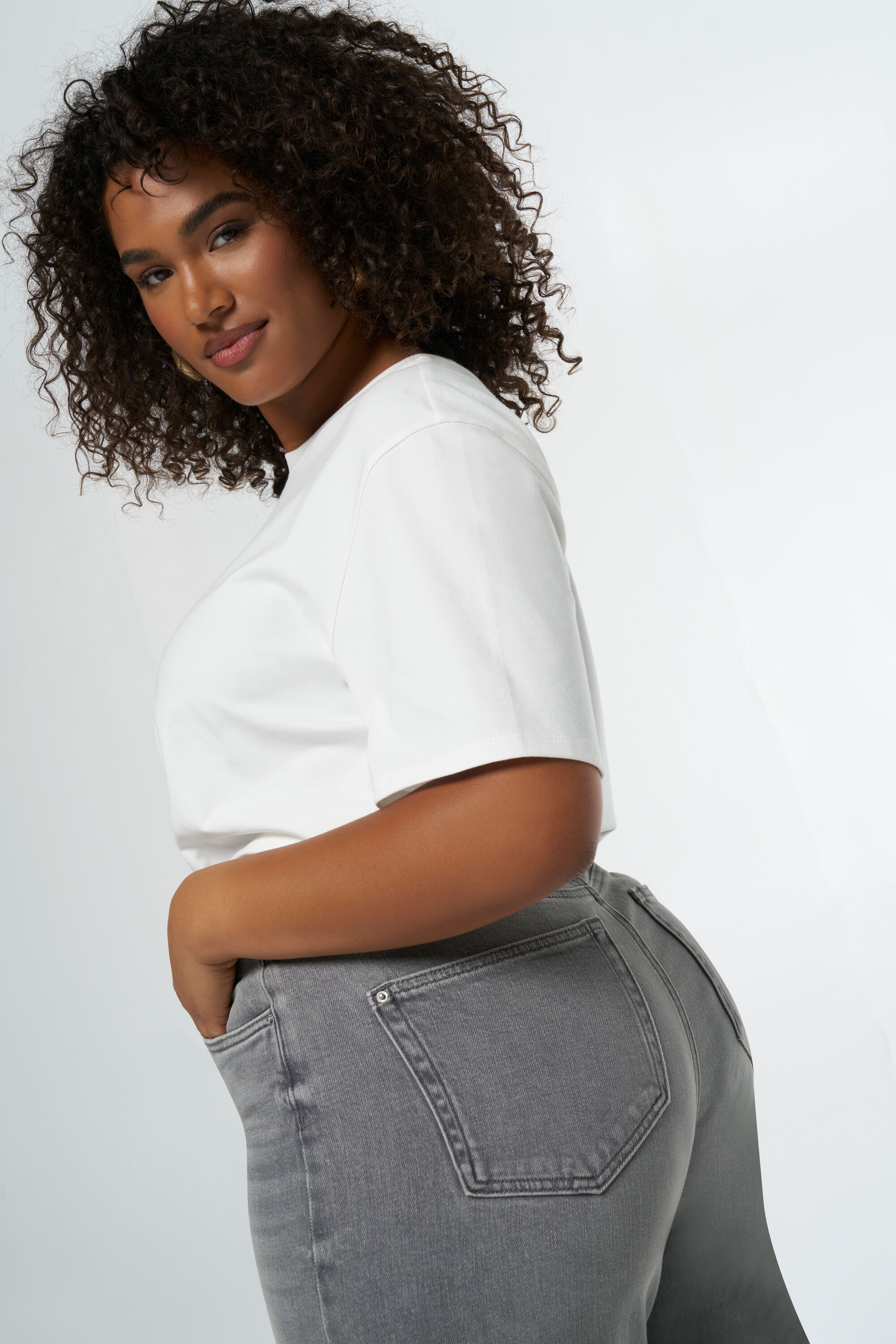 Loose-Leg-Jeans  image number 4