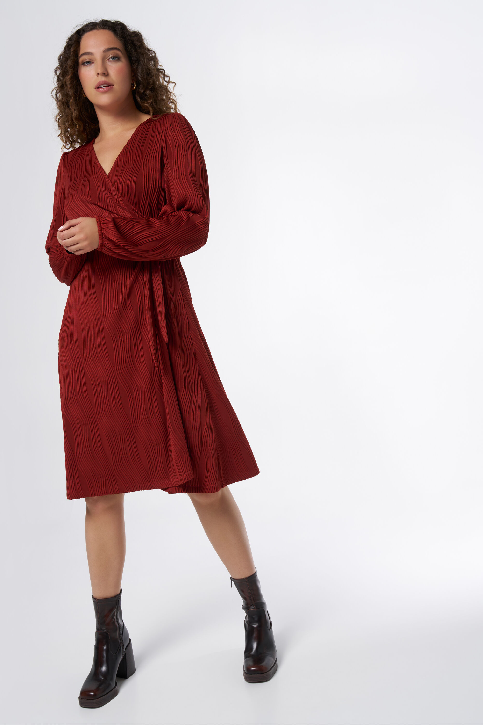 Texturiertes Wickelkleid image number 0