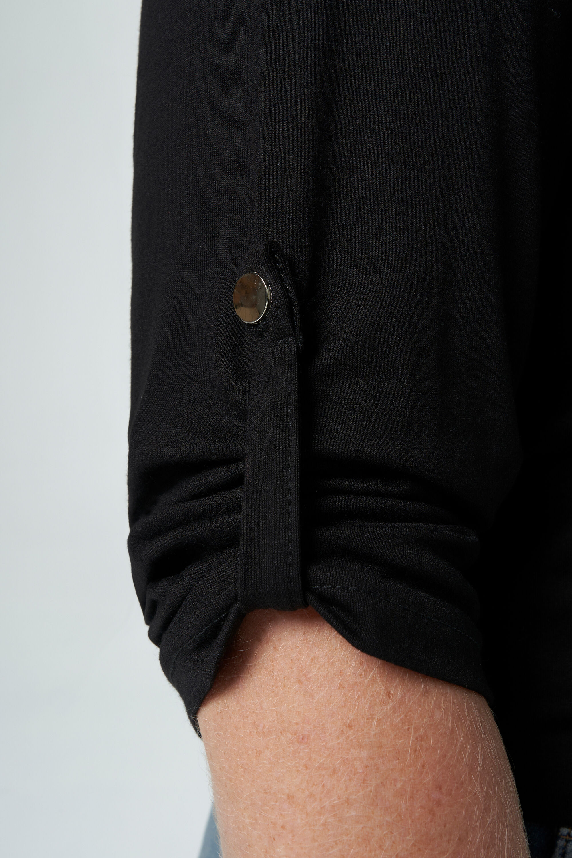 Top con cuello de pico image number 4