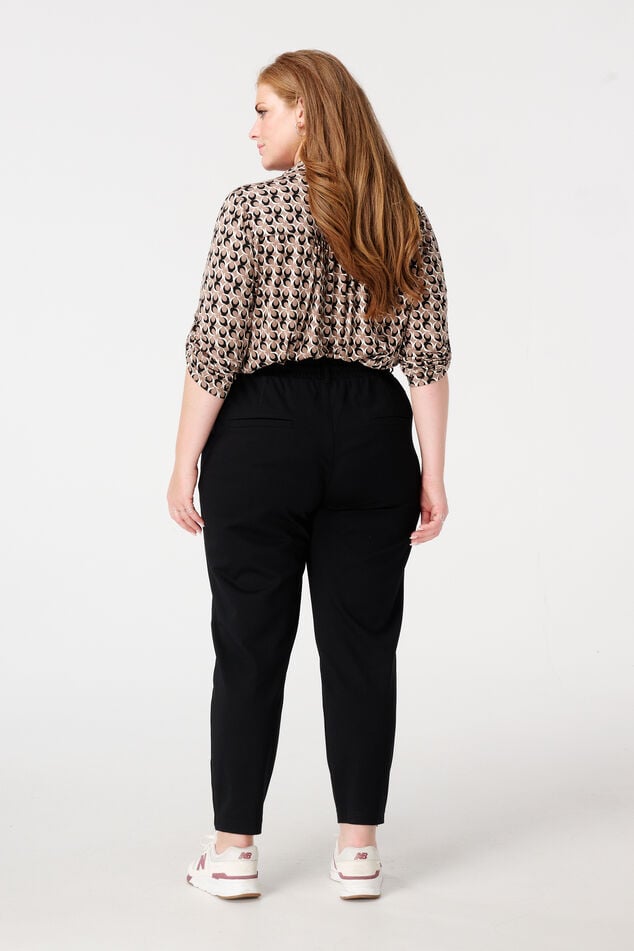 Schlank geschnittene Hose image number 3