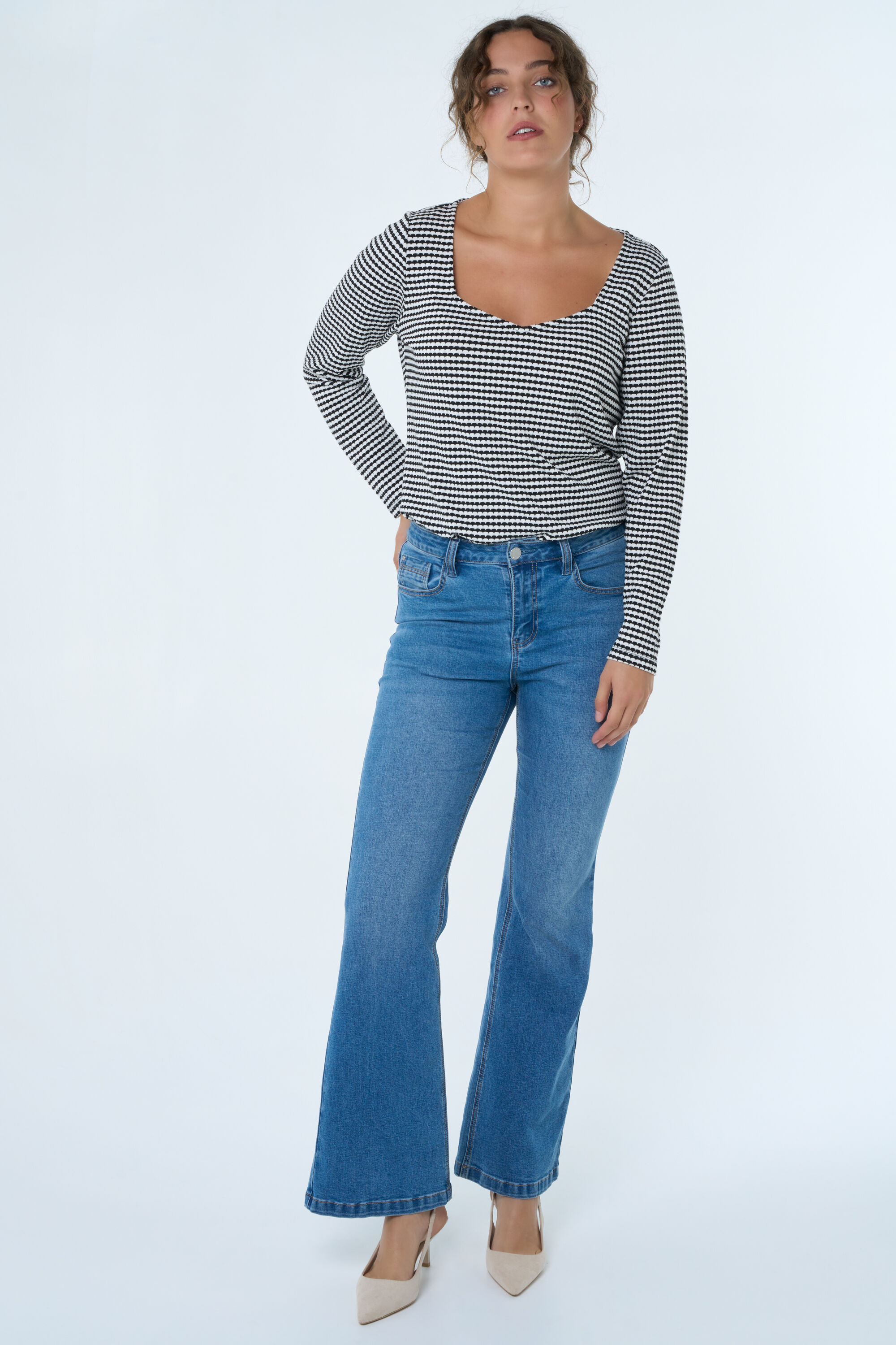 Ausgestellte Jeans  image number 6