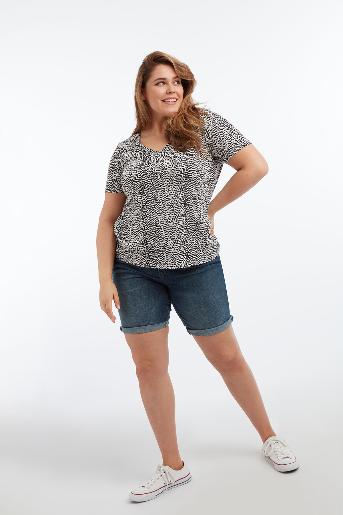 T-Shirt mit V-Ausschnitt und Print image number 4