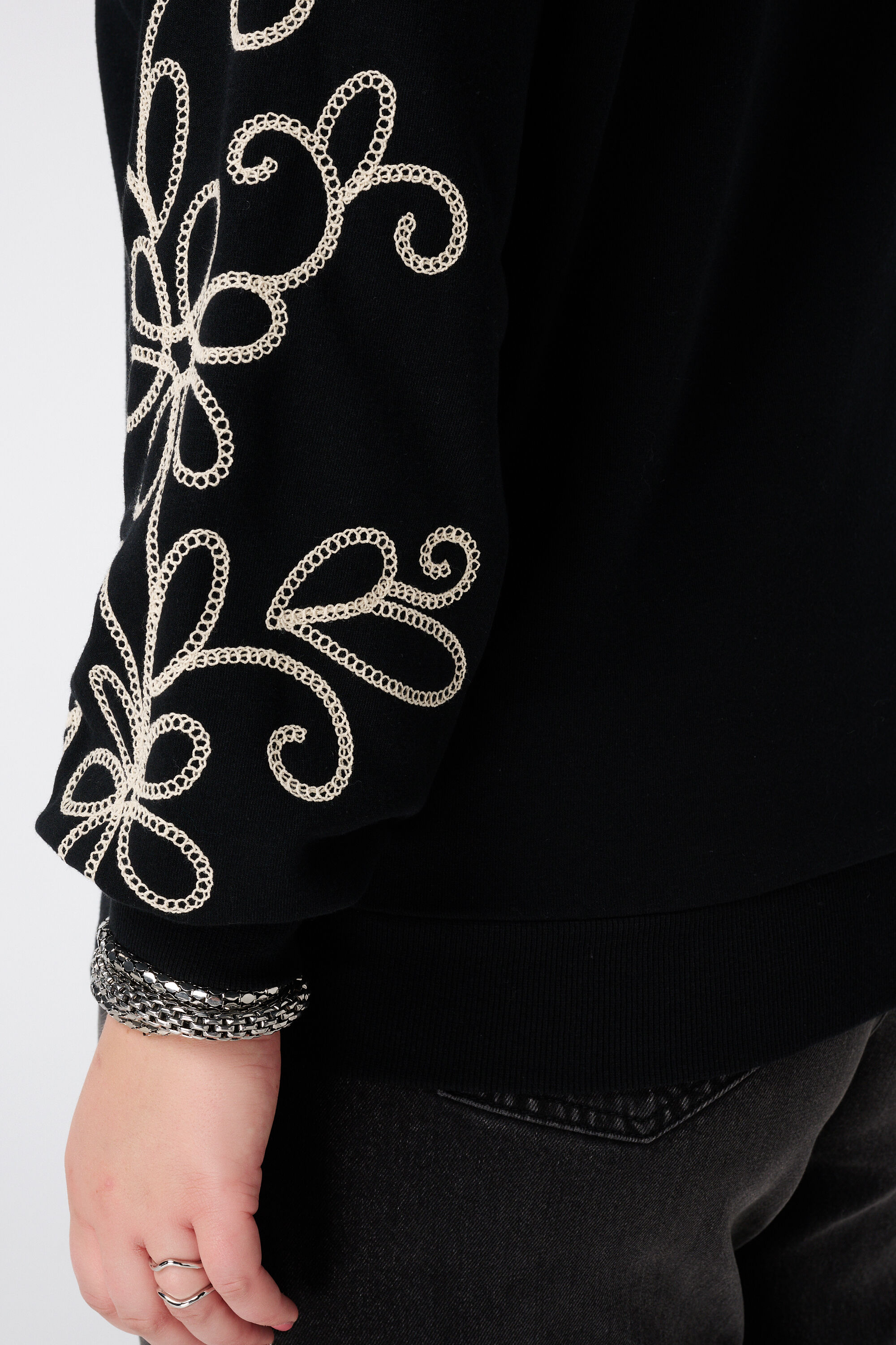 Pullover mit Stickdetails image number 6