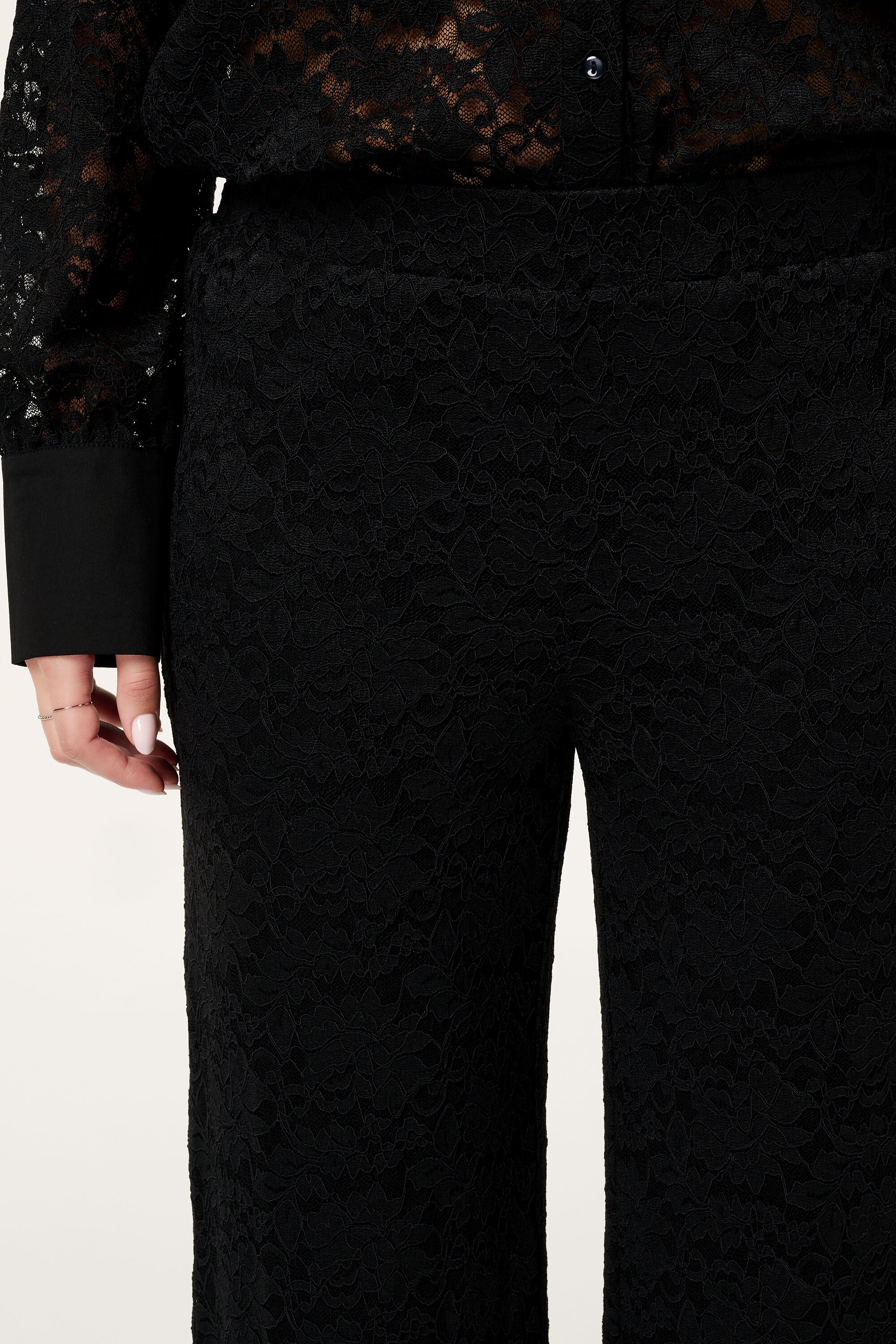 Spitzenhose mit weitem Bein  image number 4