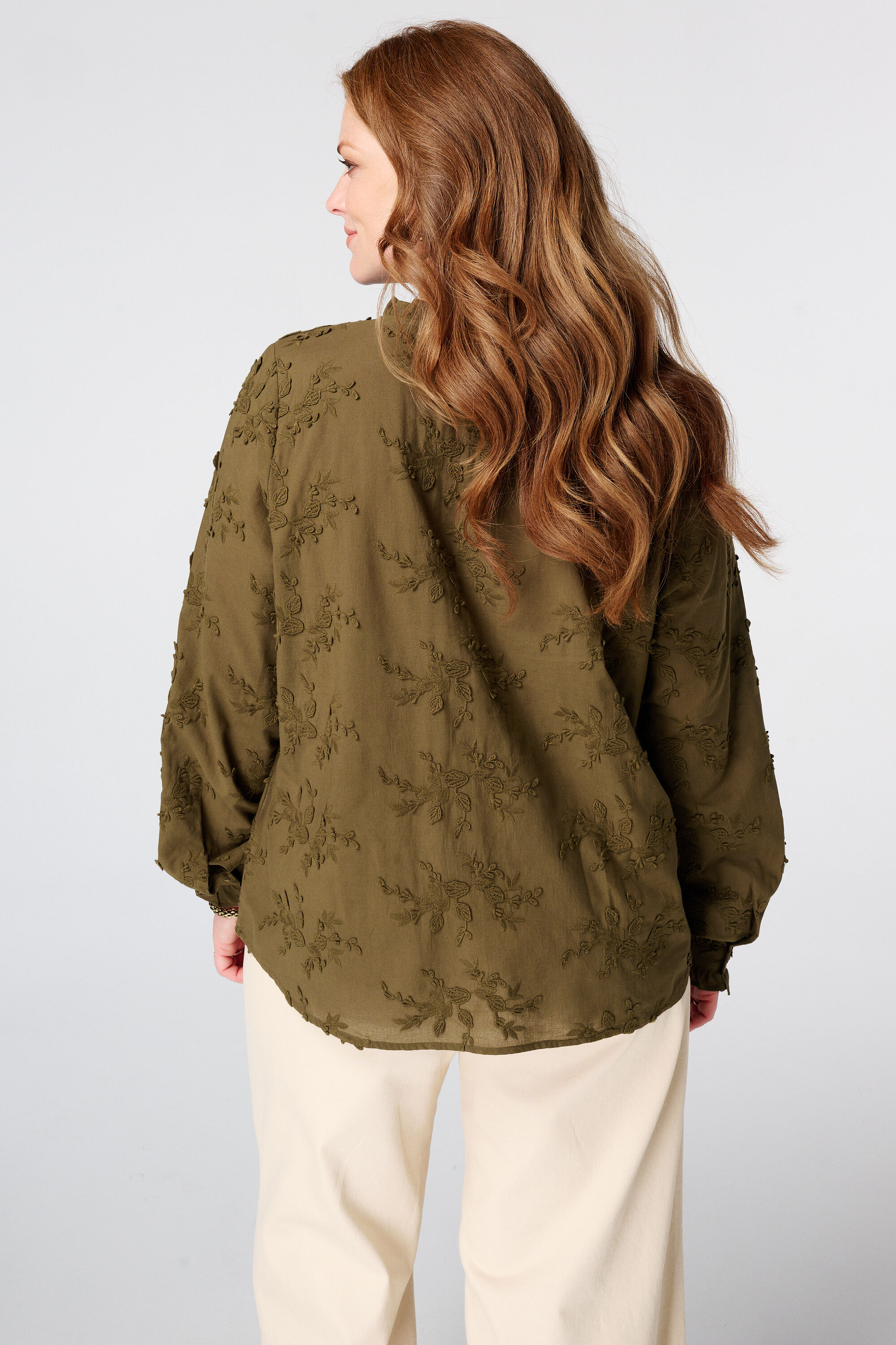 Bluse mit Stickerei image number 3