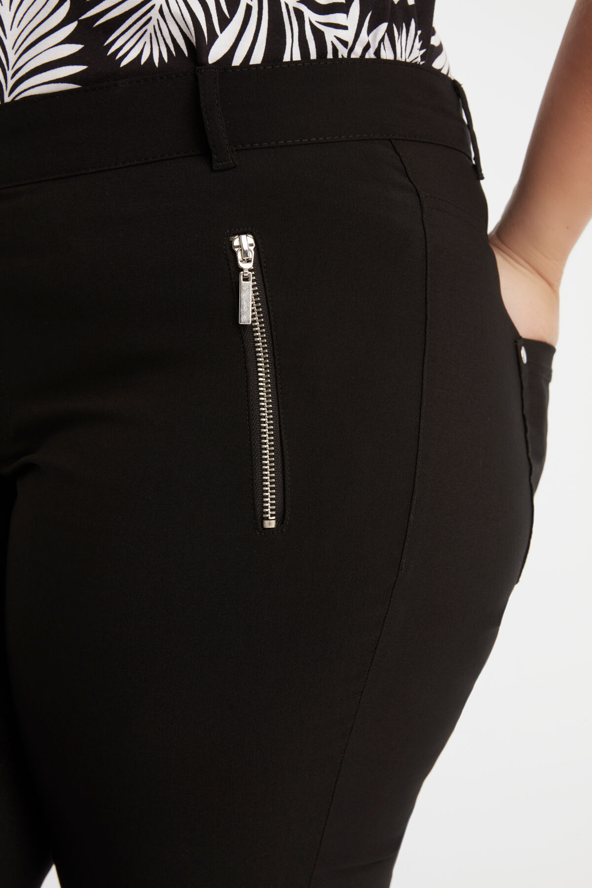 Capri-Hose mit Rei&szlig;verschl&uuml;ssen image number 5