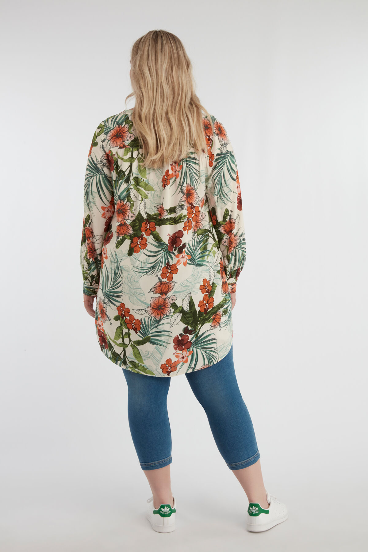 Tunika-Bluse mit tropischem Druck image number 4