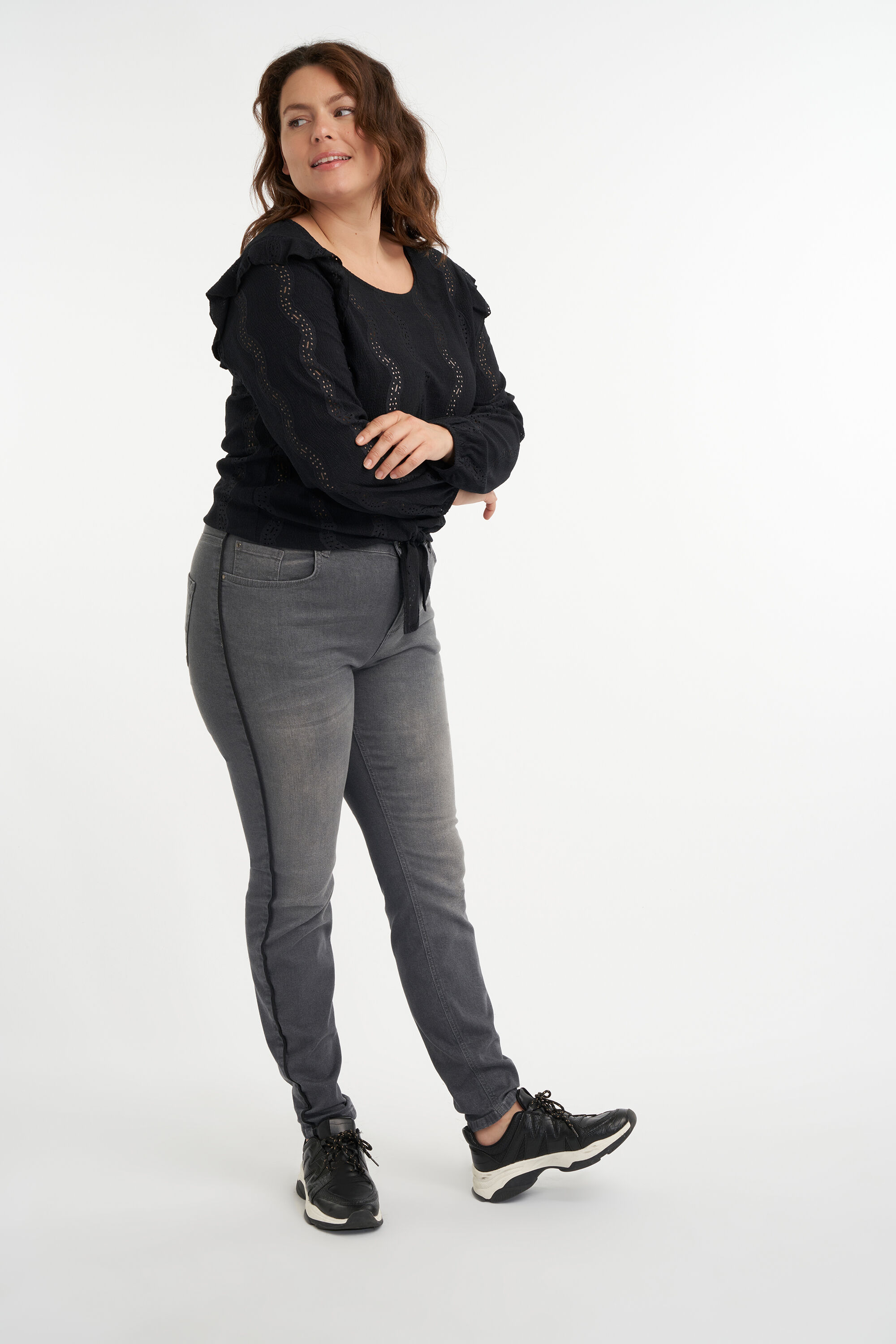 Jeans mit Zierstreifen  image number 4