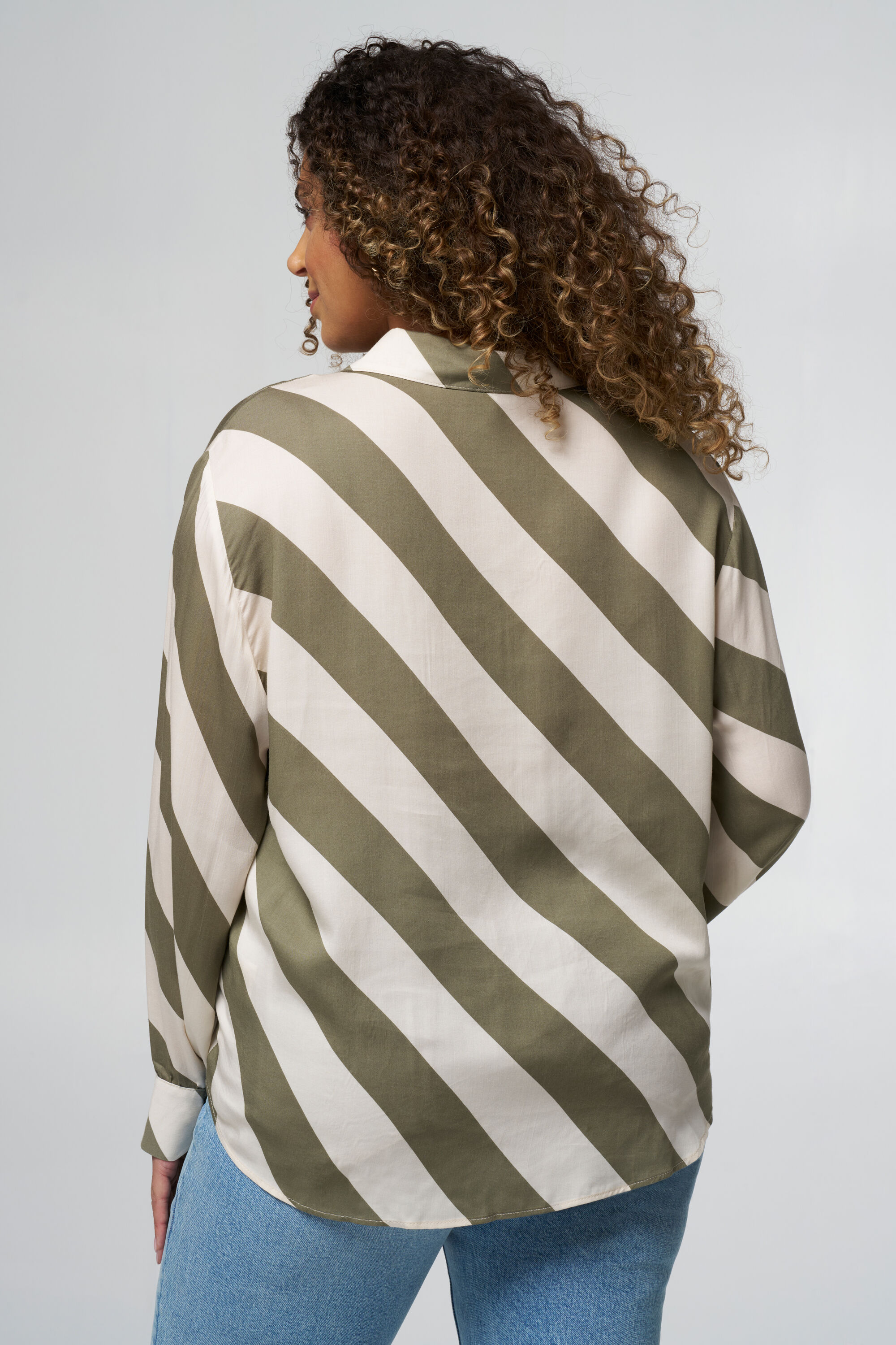 Bluse mit V-Ausschnitt image number 3