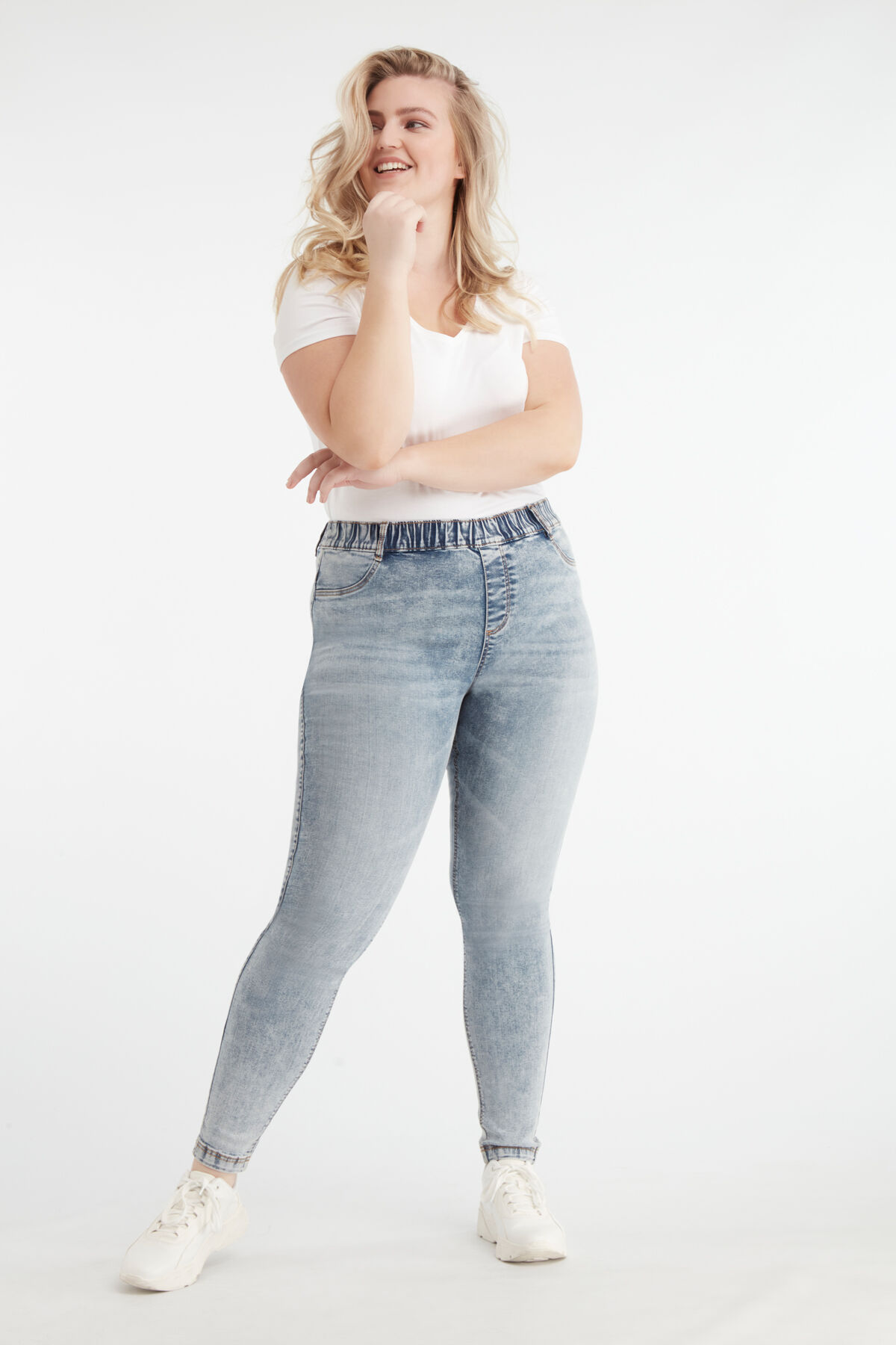 Eng anliegende Treggings POPPY image number 7