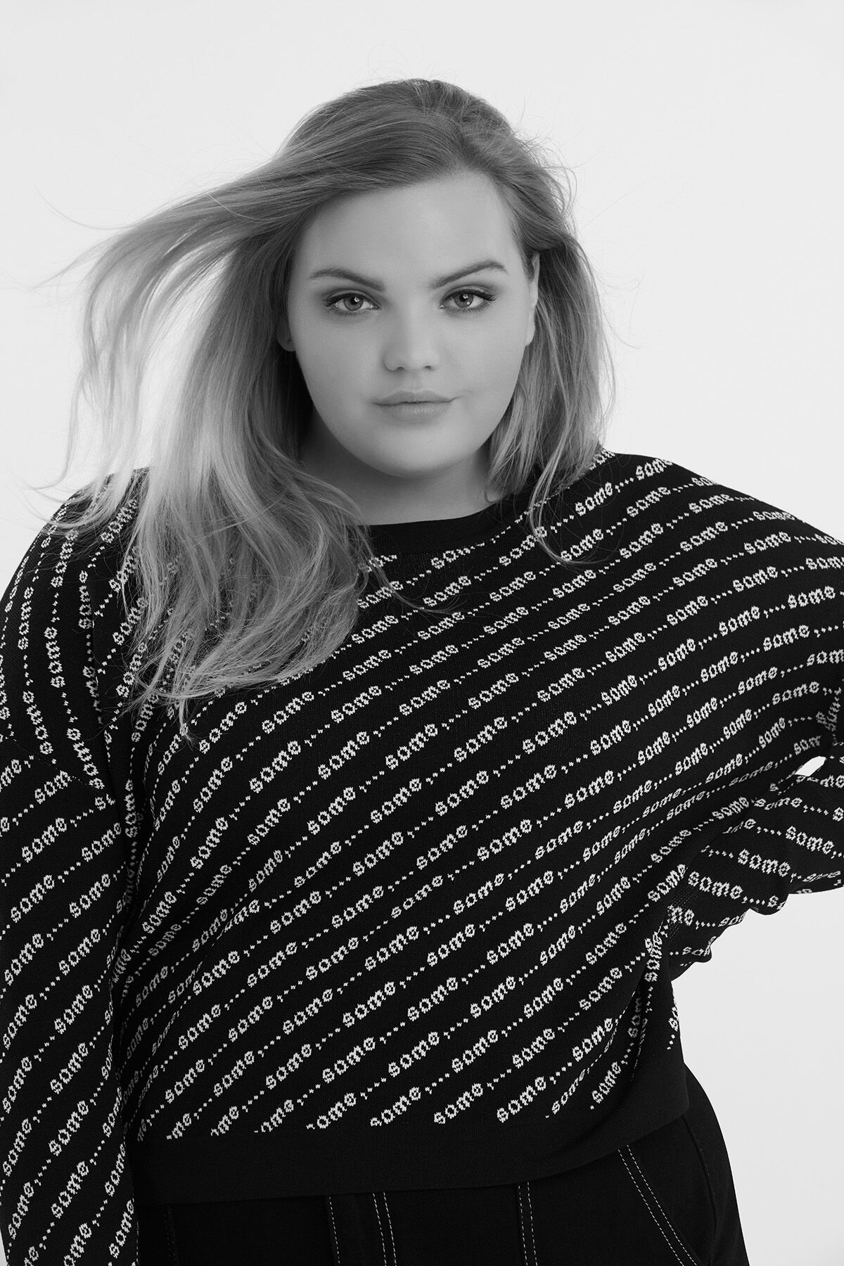 Pullover mit Allover-Logo-Print image number 3