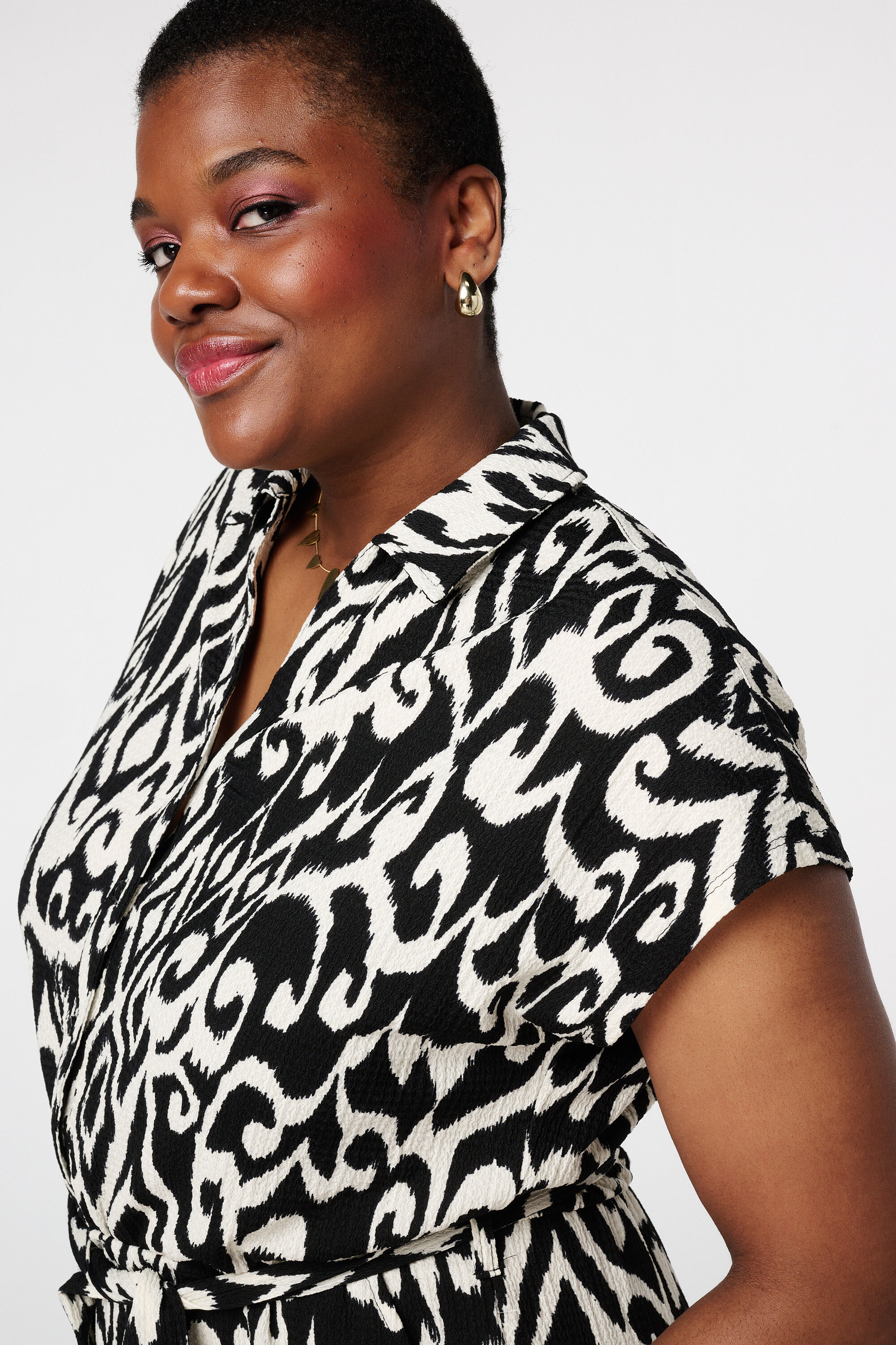 Playsuit mit Schleifeng&uuml;rtel image number 3