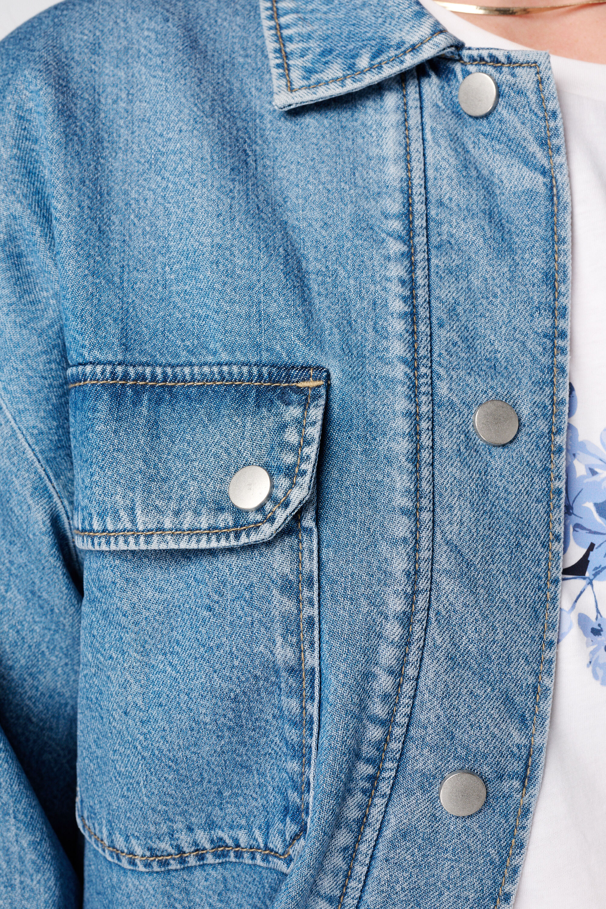 Jeansjacke mit Bindeb&auml;ndern image number 6