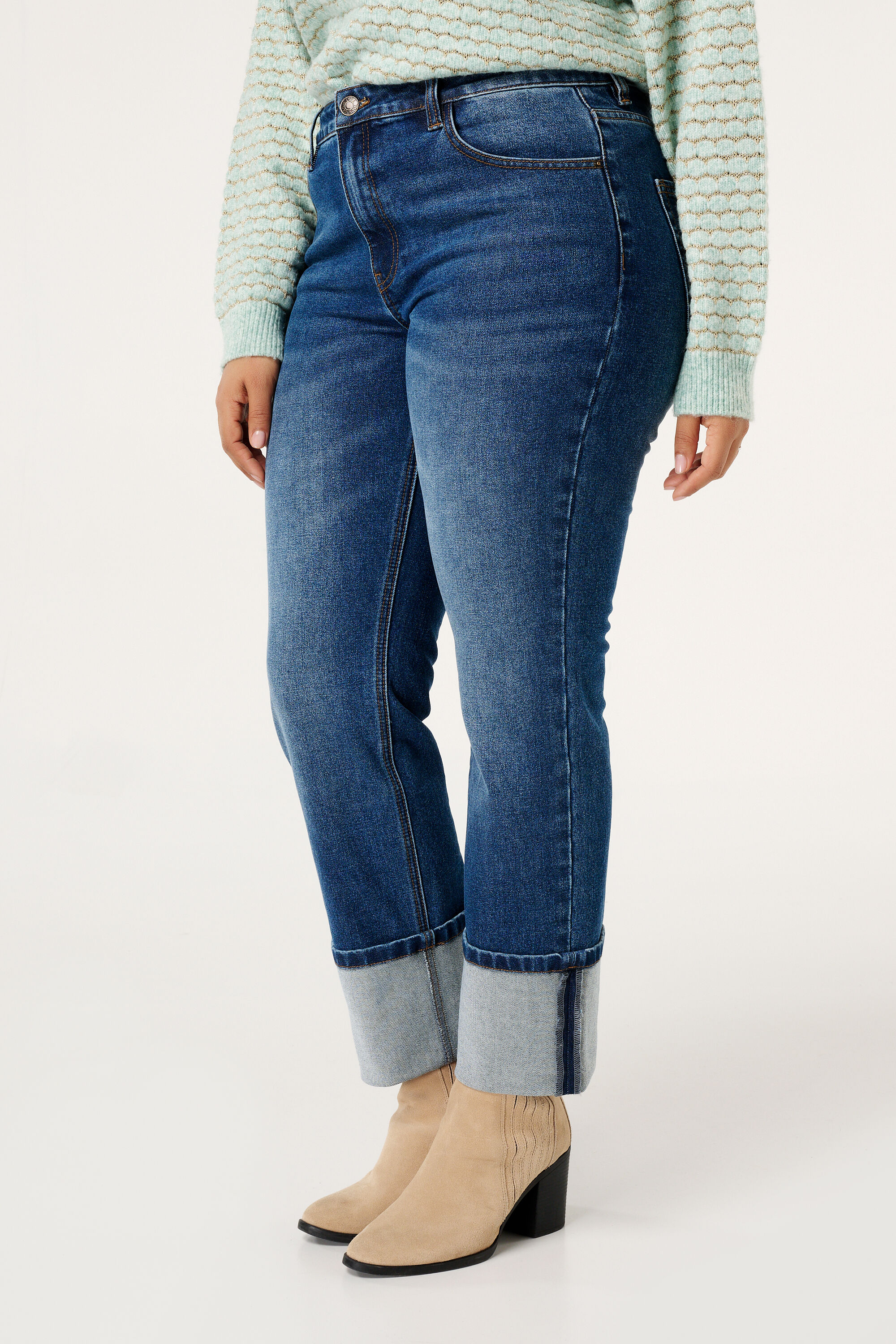 Jeans mit geradem Bein und umgeschlagenen Beinen image number 5