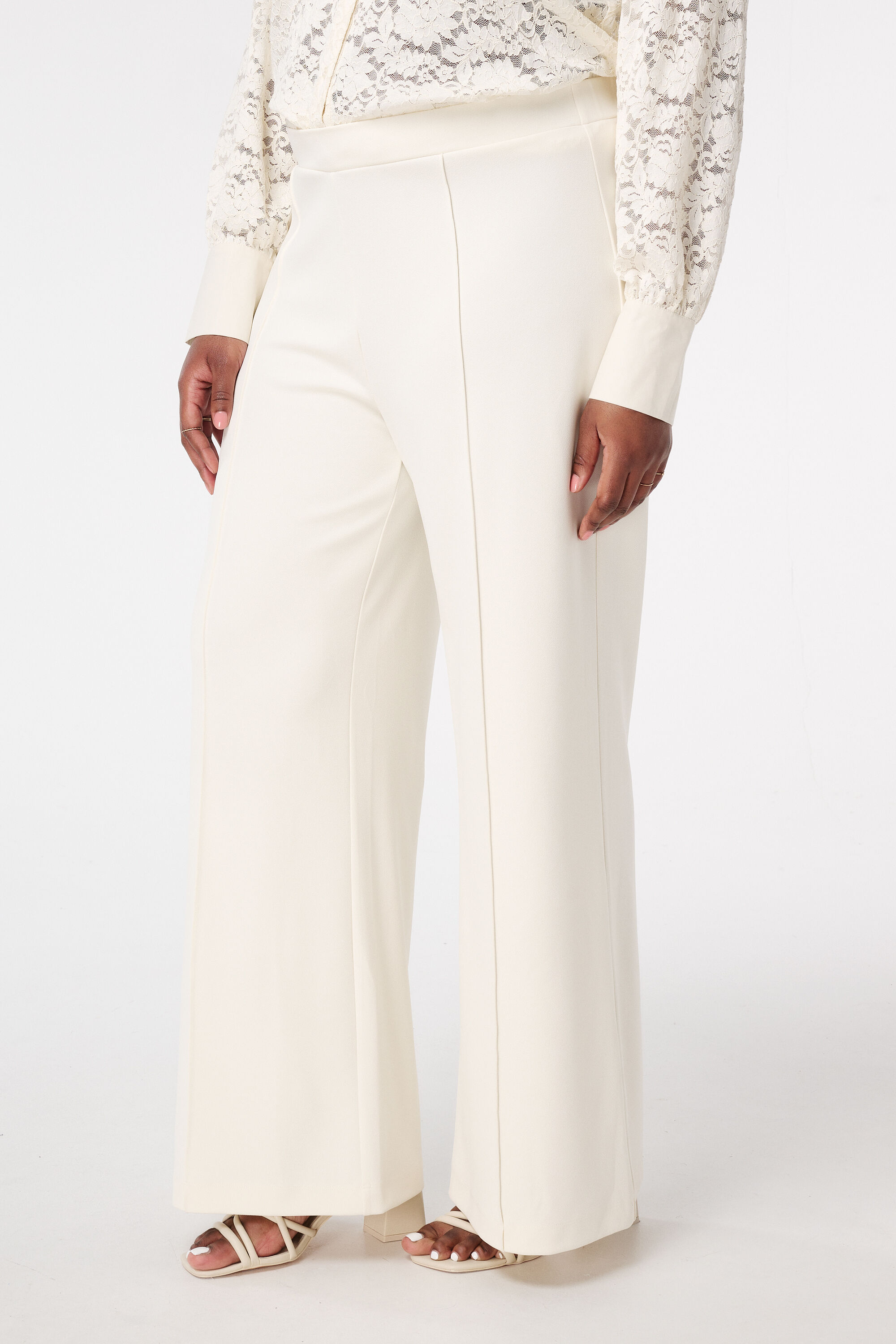 Hose mit elastischem Bund image number 5