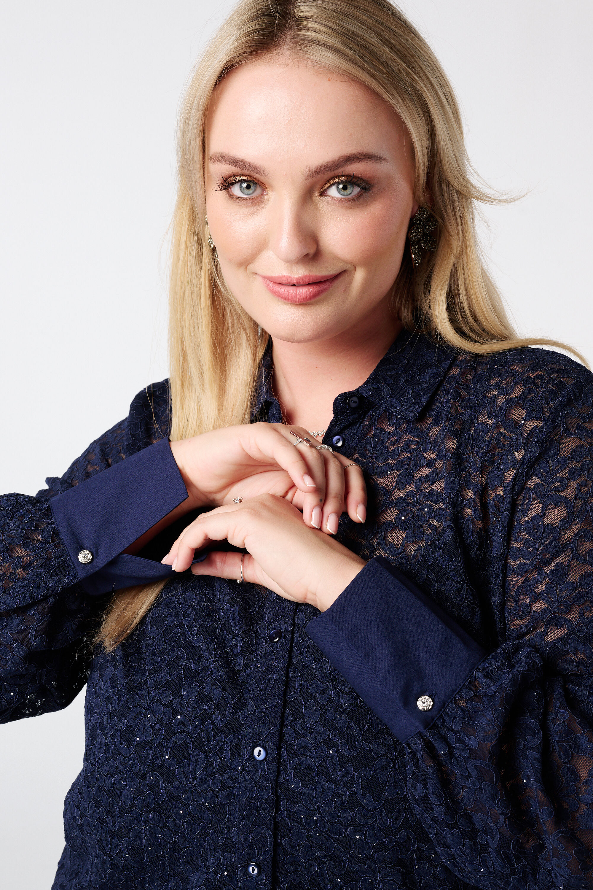 Top mit Spitze und Pailletten image number 4