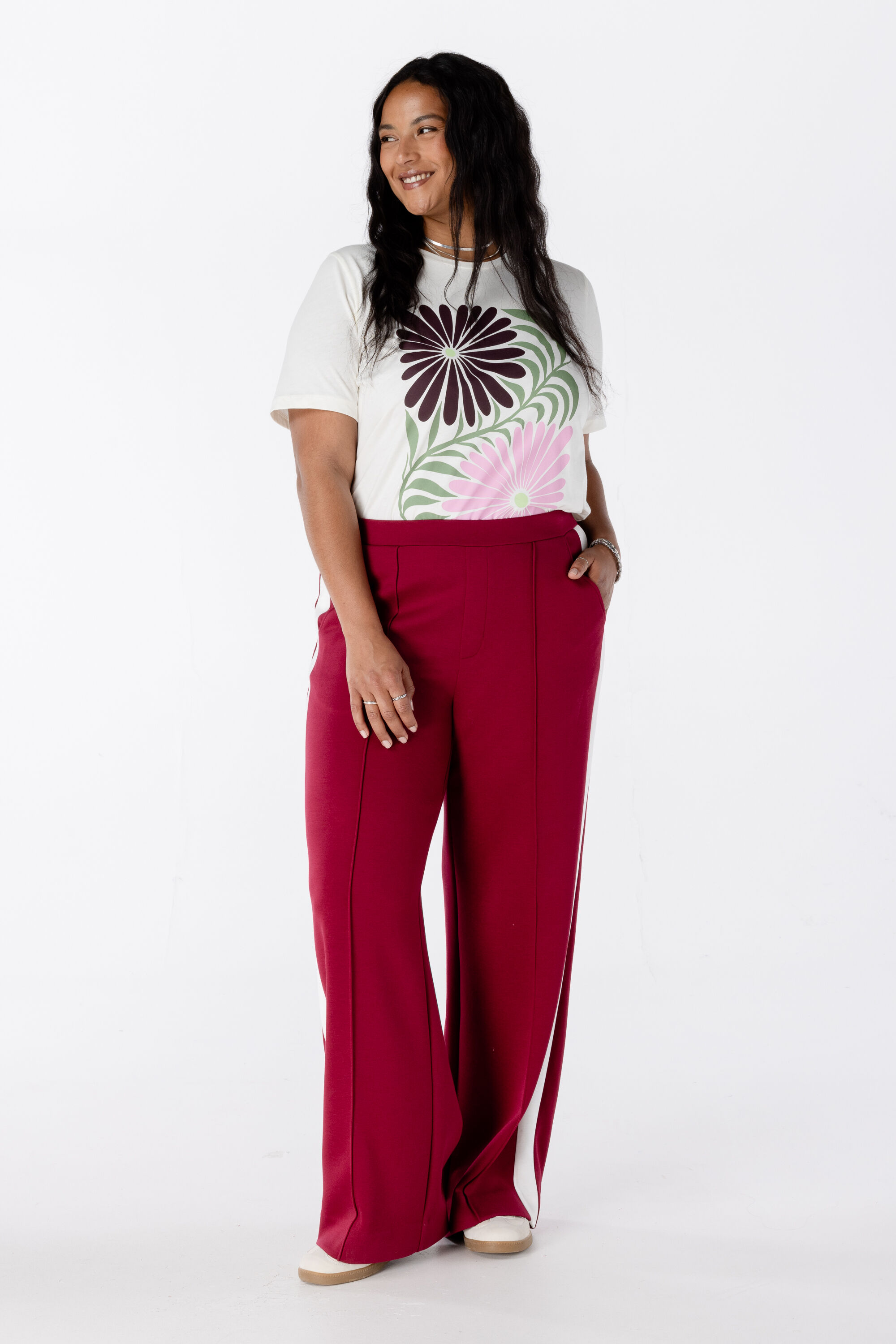 Weite Hose mit Kontraststreifen image number 6