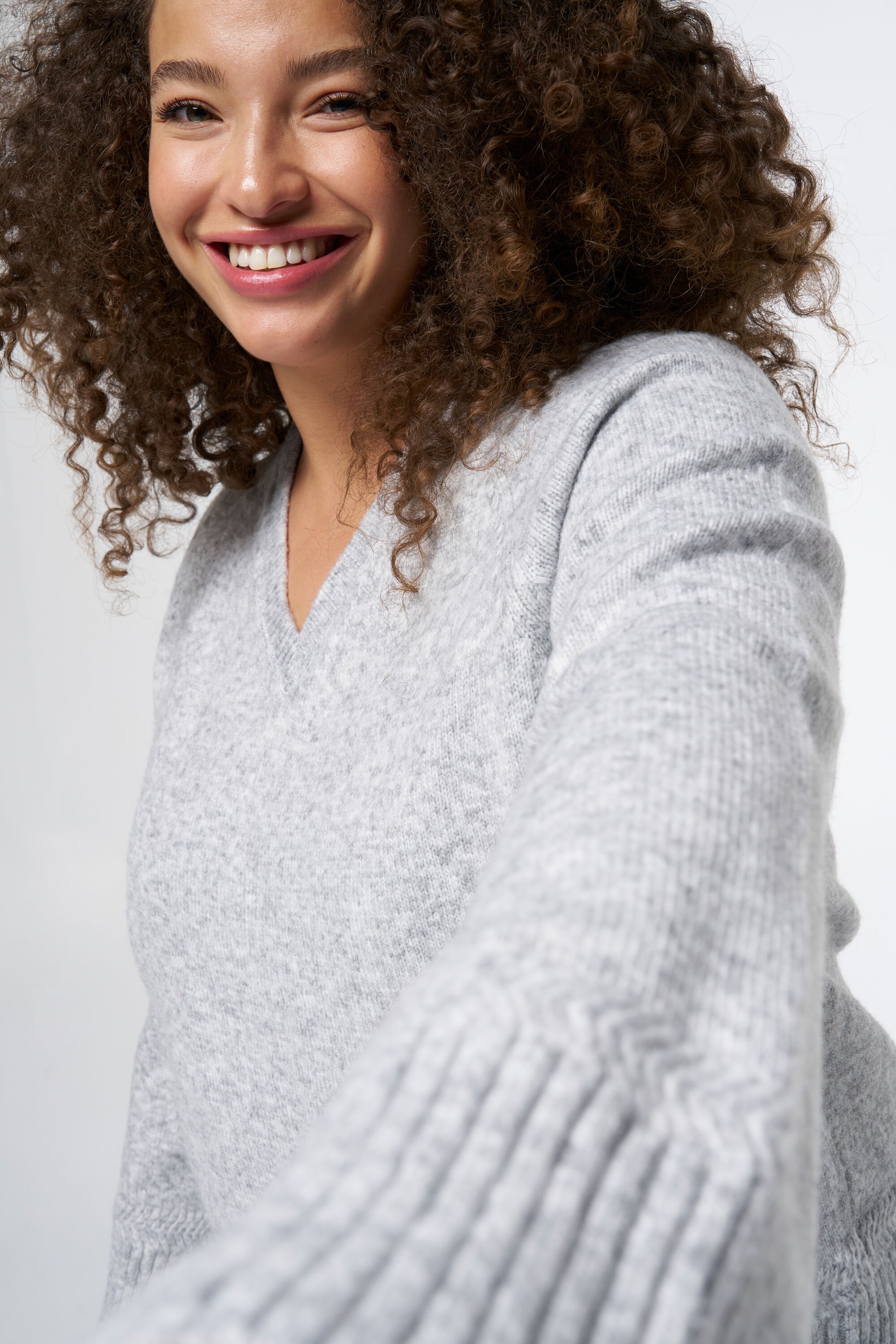 Strickpullover mit V-Ausschnitt image number 4