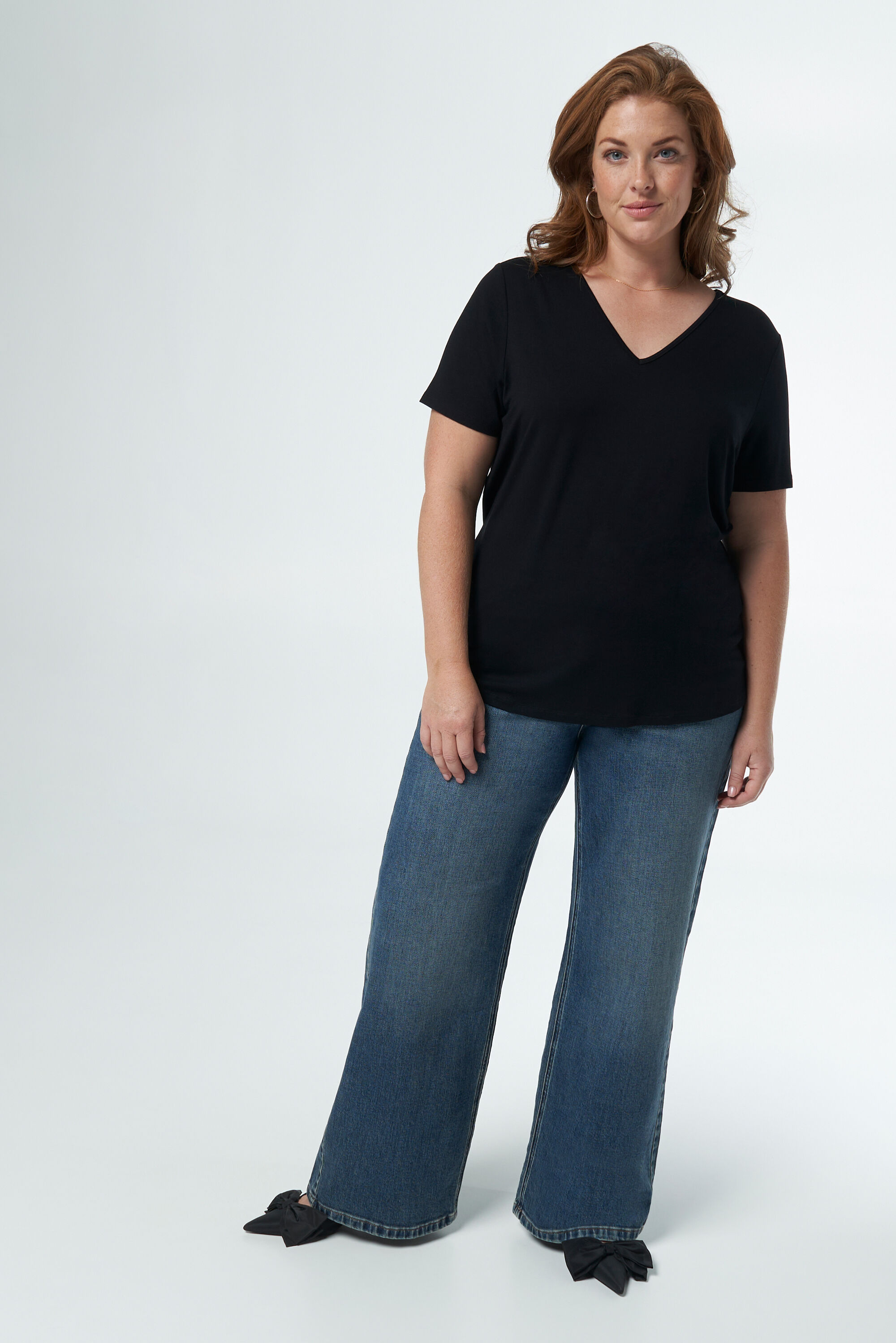 T-Shirt mit V-Ausschnitt image number 5