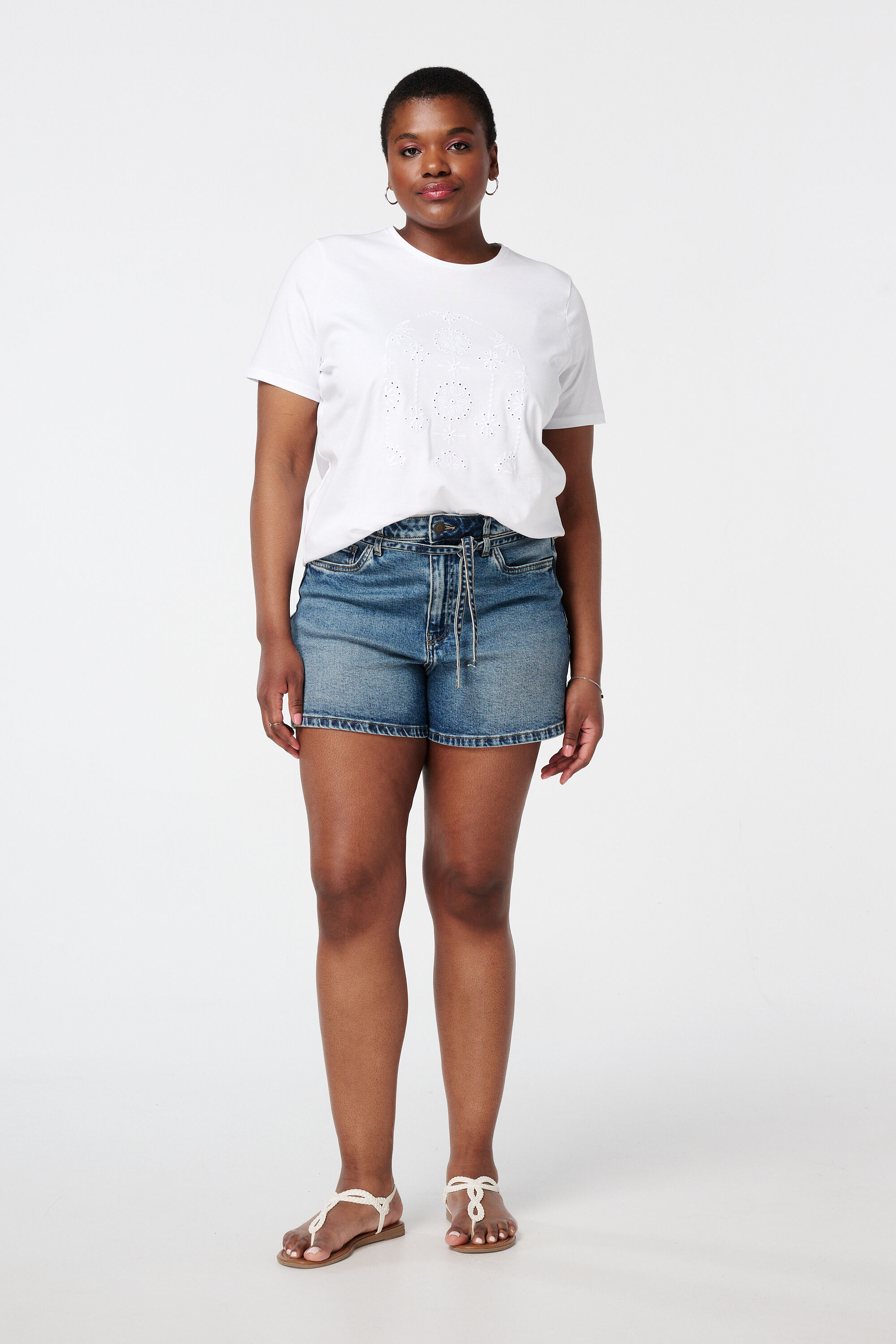 T-Shirt mit Stickerei image number 5