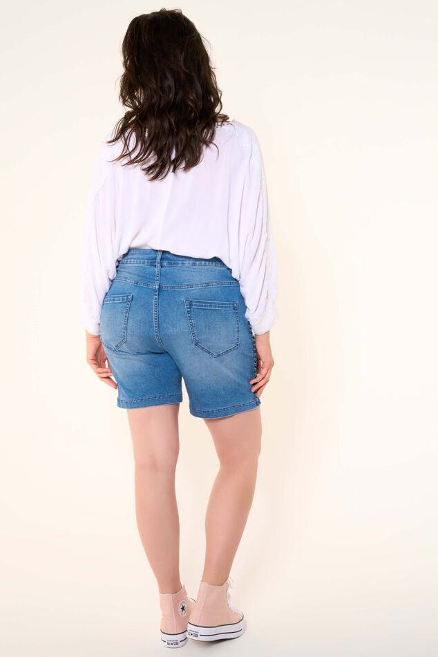 Jeans-Shorts mit geflochtener Verzierung  image number 4