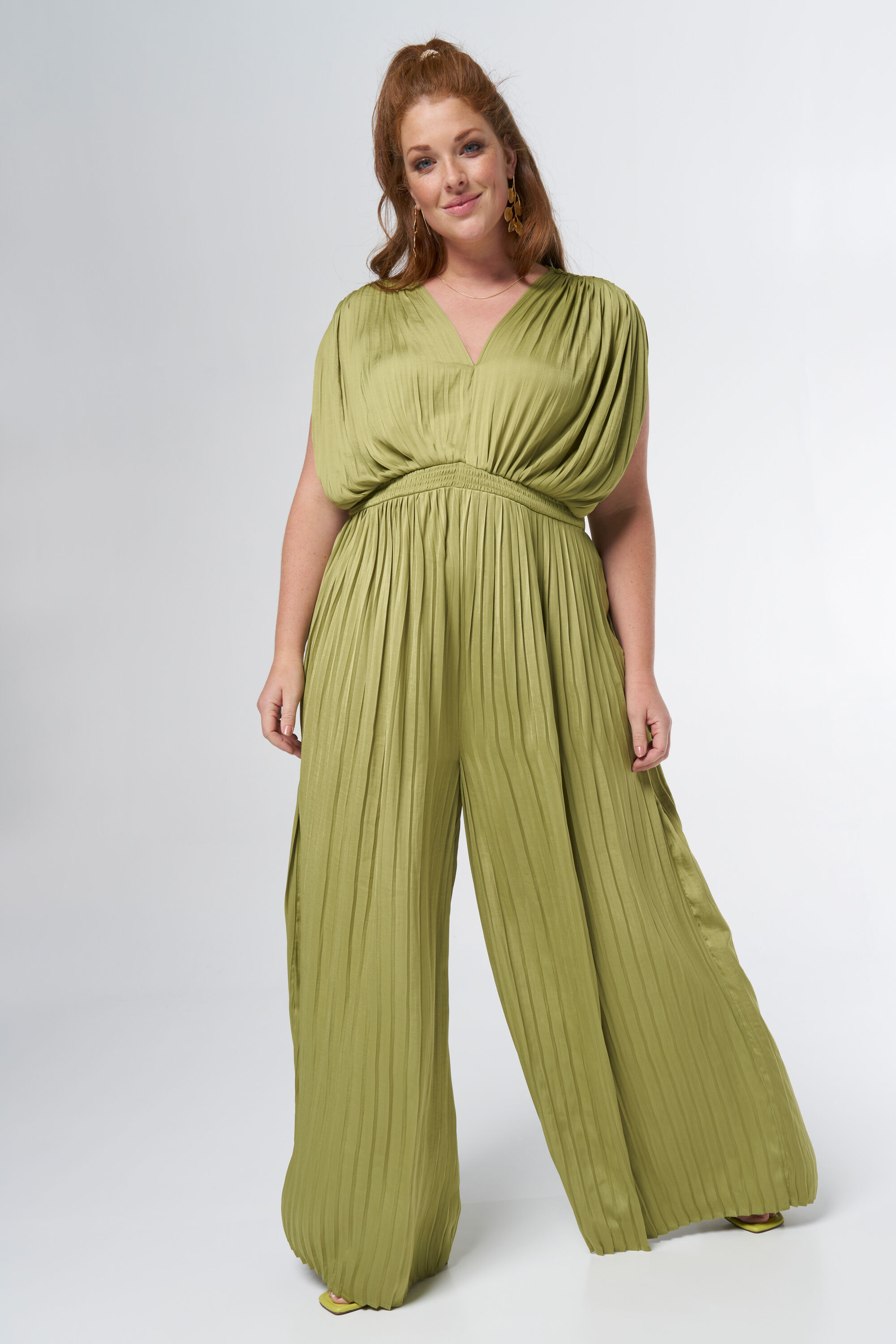Jumpsuit mit weitem Bein  image number 6