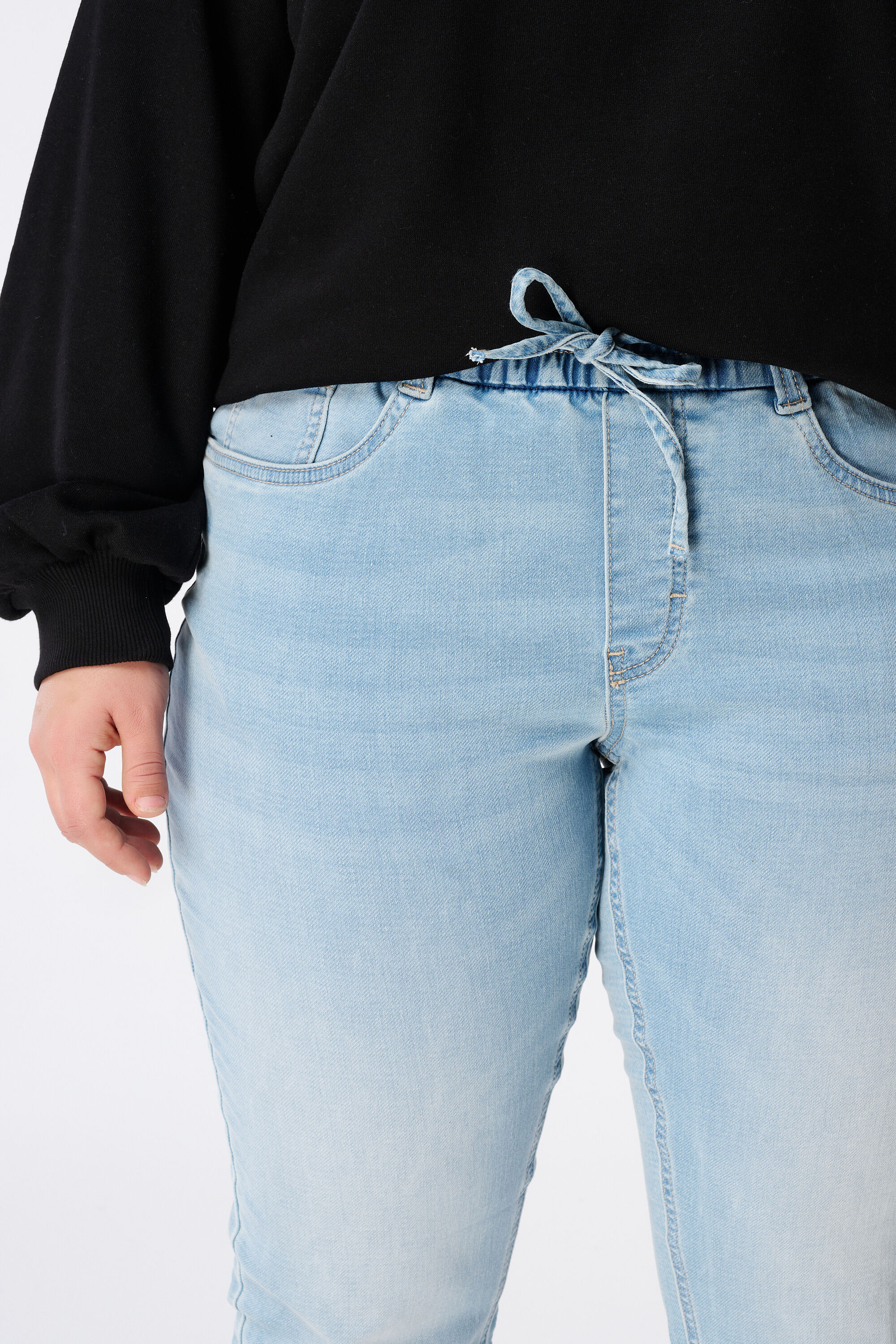 Jogginghose aus Denim image number 5