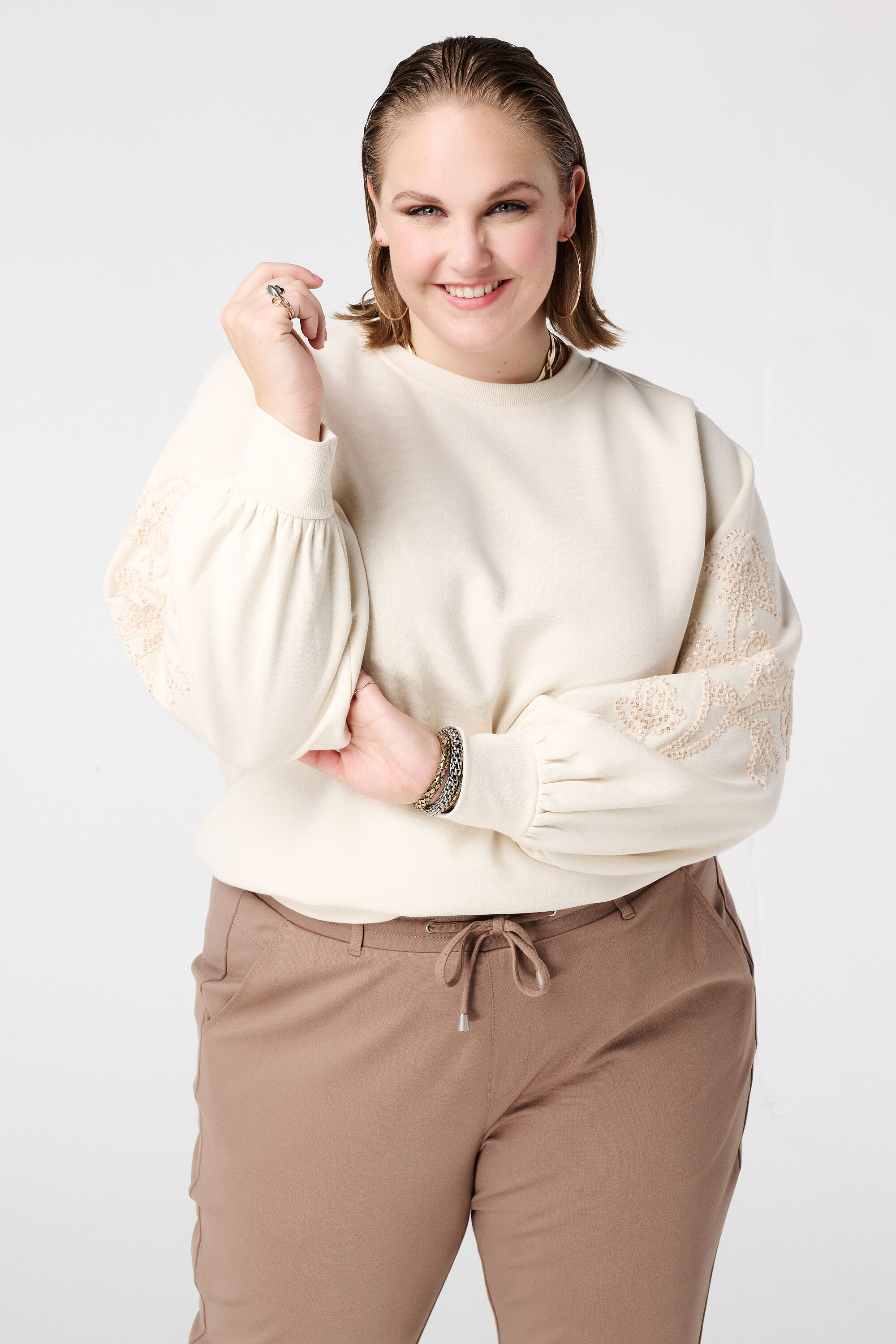 Pullover mit zarter Stickerei auf den &Auml;rmeln