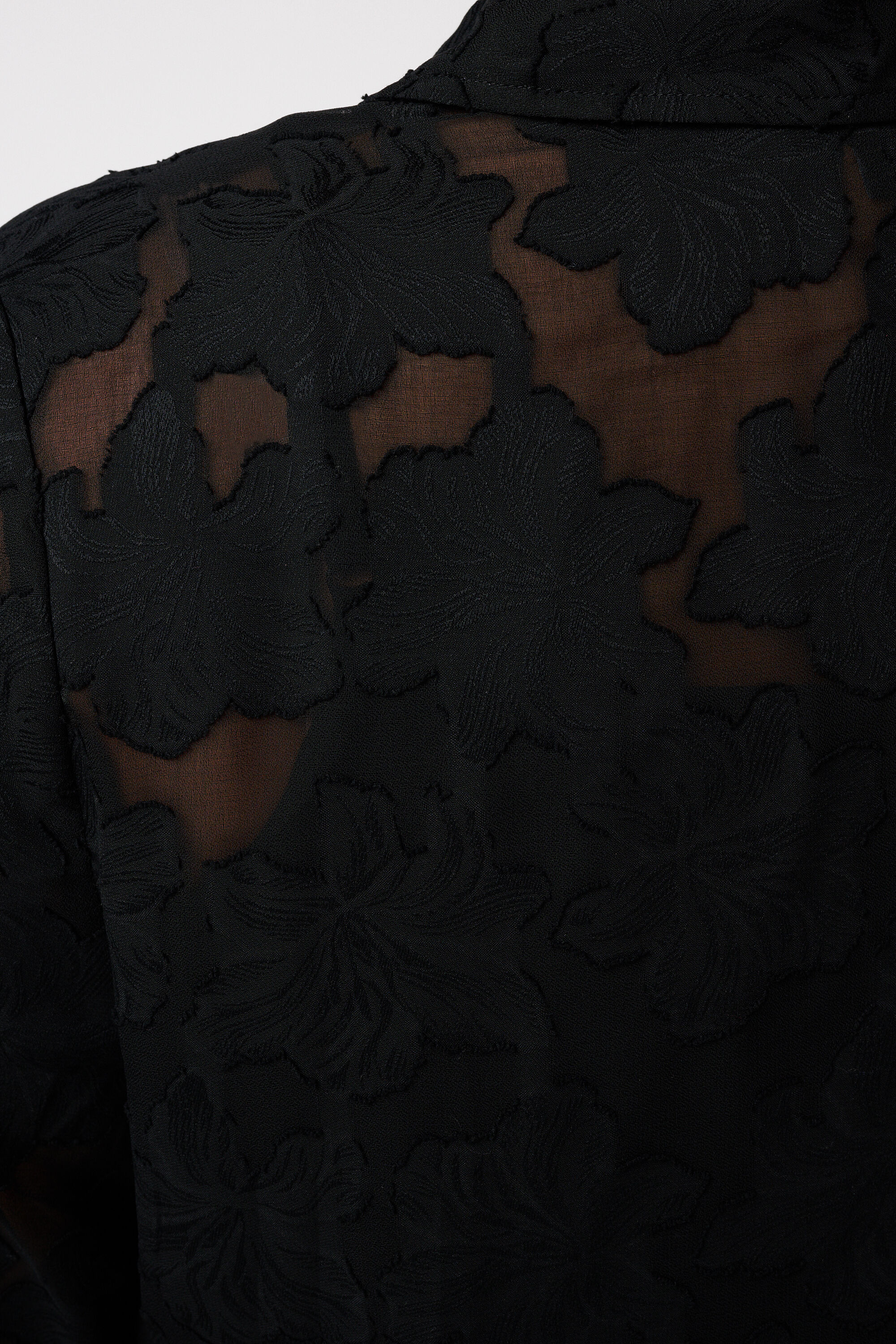 Bluse mit gestickten Details image number 6