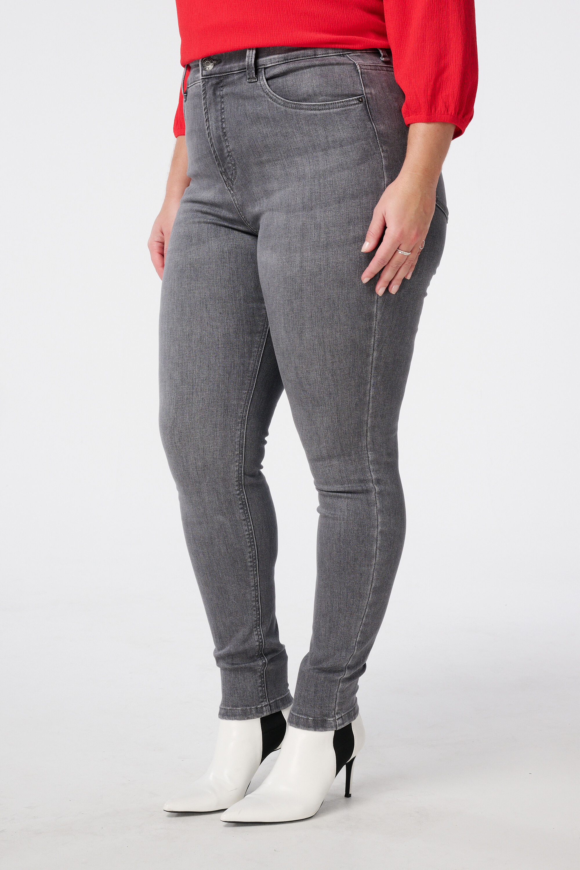 Skinny-Leg-Jeans mit hoher Taille CHERRY image number 5